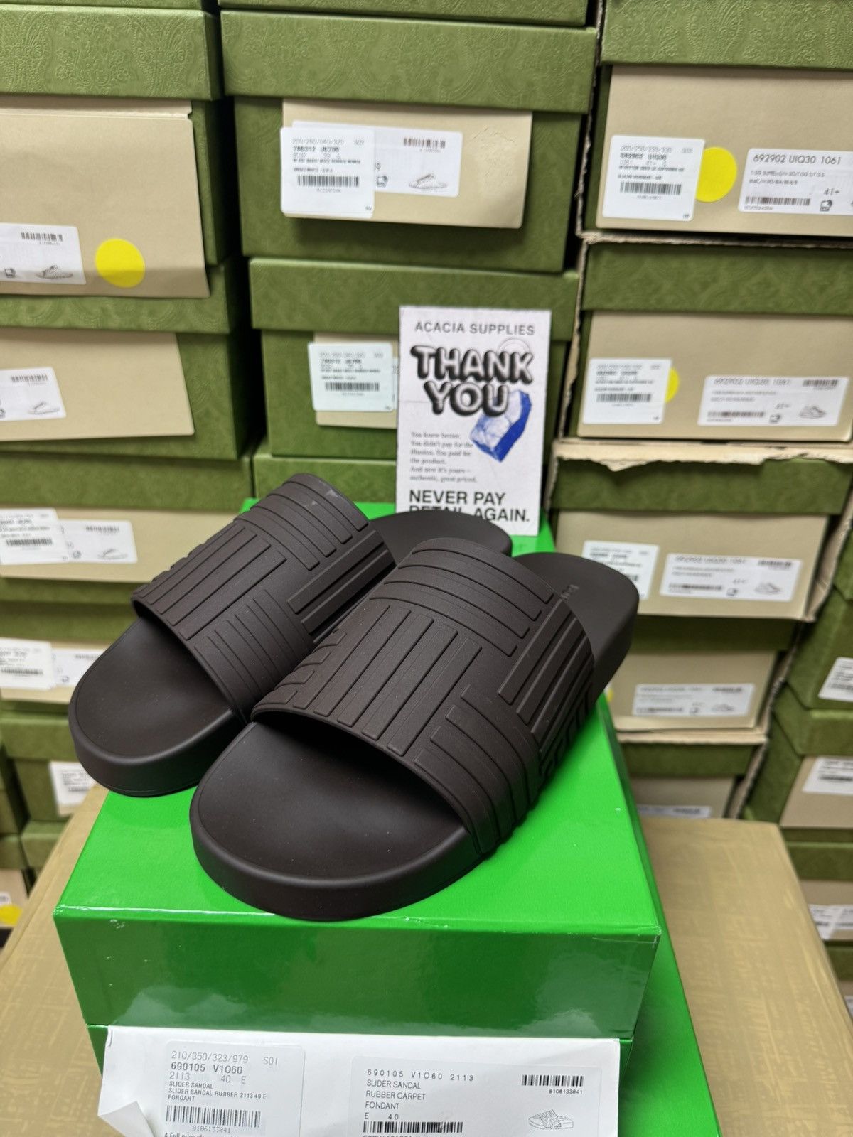 Bottega Veneta Bottega Veneta Embossed Rubber Slides Size US 7 / EU 40 - 3 Thumbnail