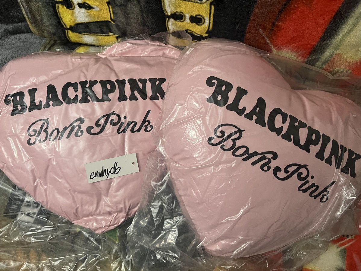 Girls Don't Cry Verdy/BlackPink Heart Plush - “BornPink” - pink Size ONE SIZE - 1 Thumbnail