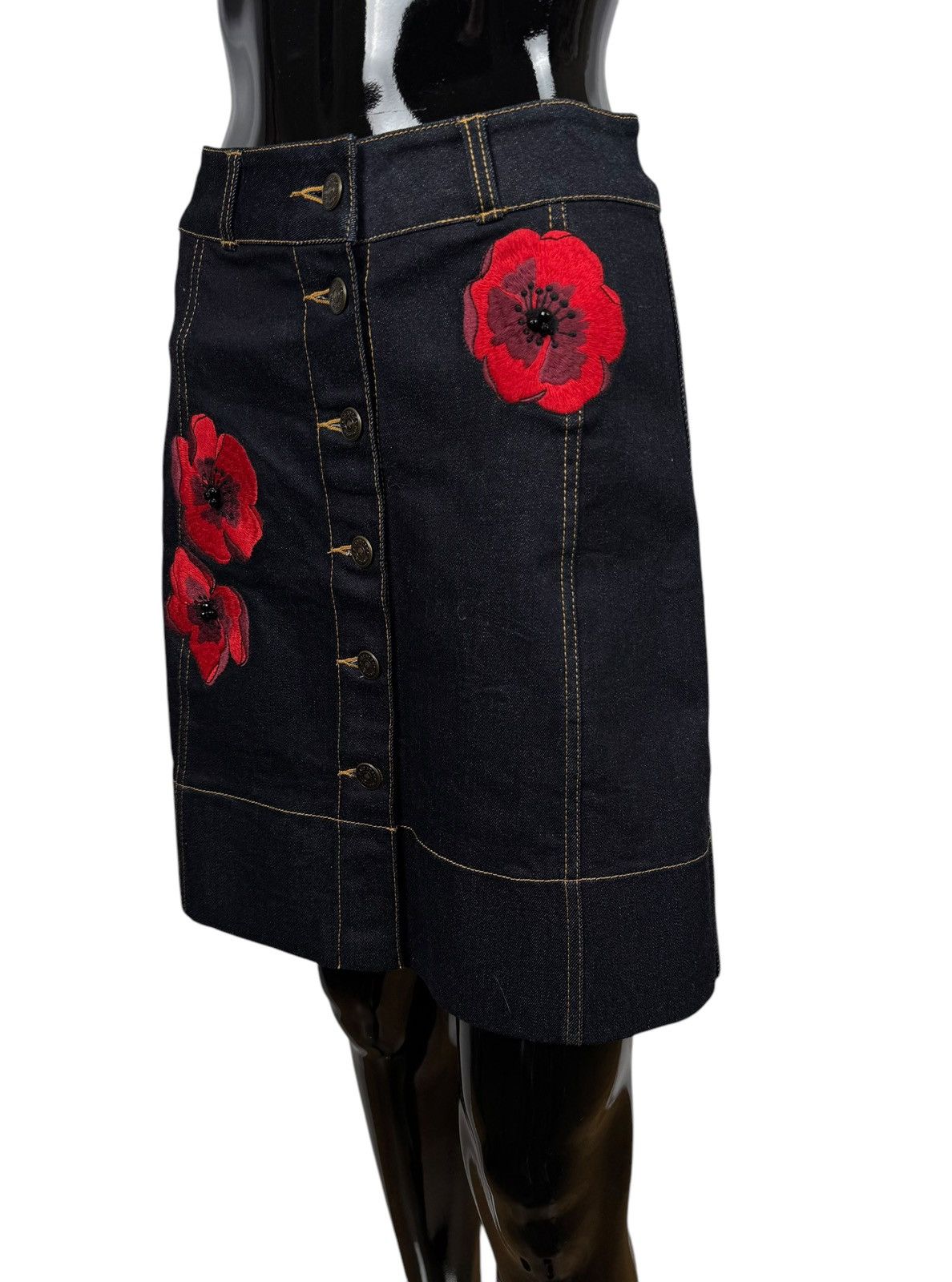 Kate Spade Kate Spade Denim Skirt Embroidered Flowers size 4 Size 36" / US 14 / IT 50 - 3 Thumbnail