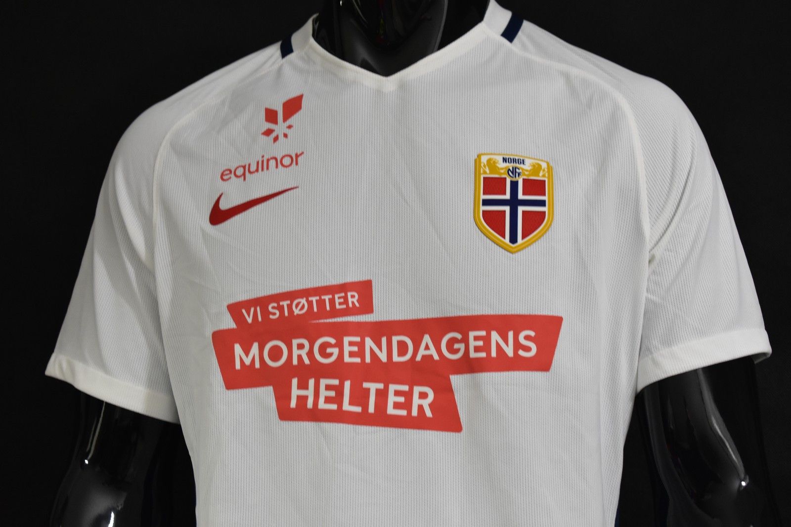 Nike 2018-2020 Nike NORWAY Away Shirt player Issue SIZE L Size US L / EU 52-54 / 3 - 2 Thumbnail