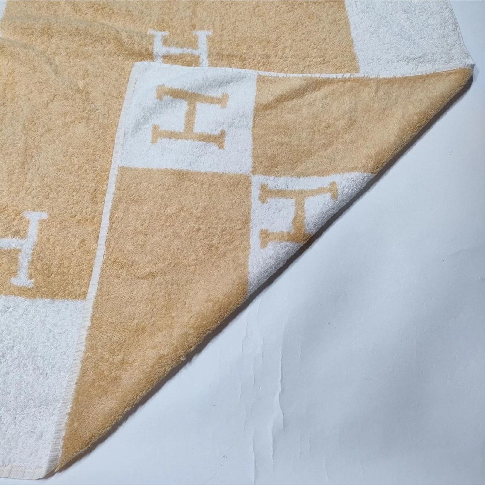 Hermes Hermès White Orange Beige L Bath Beach Pool Towel Size ONE SIZE - 1 Thumbnail