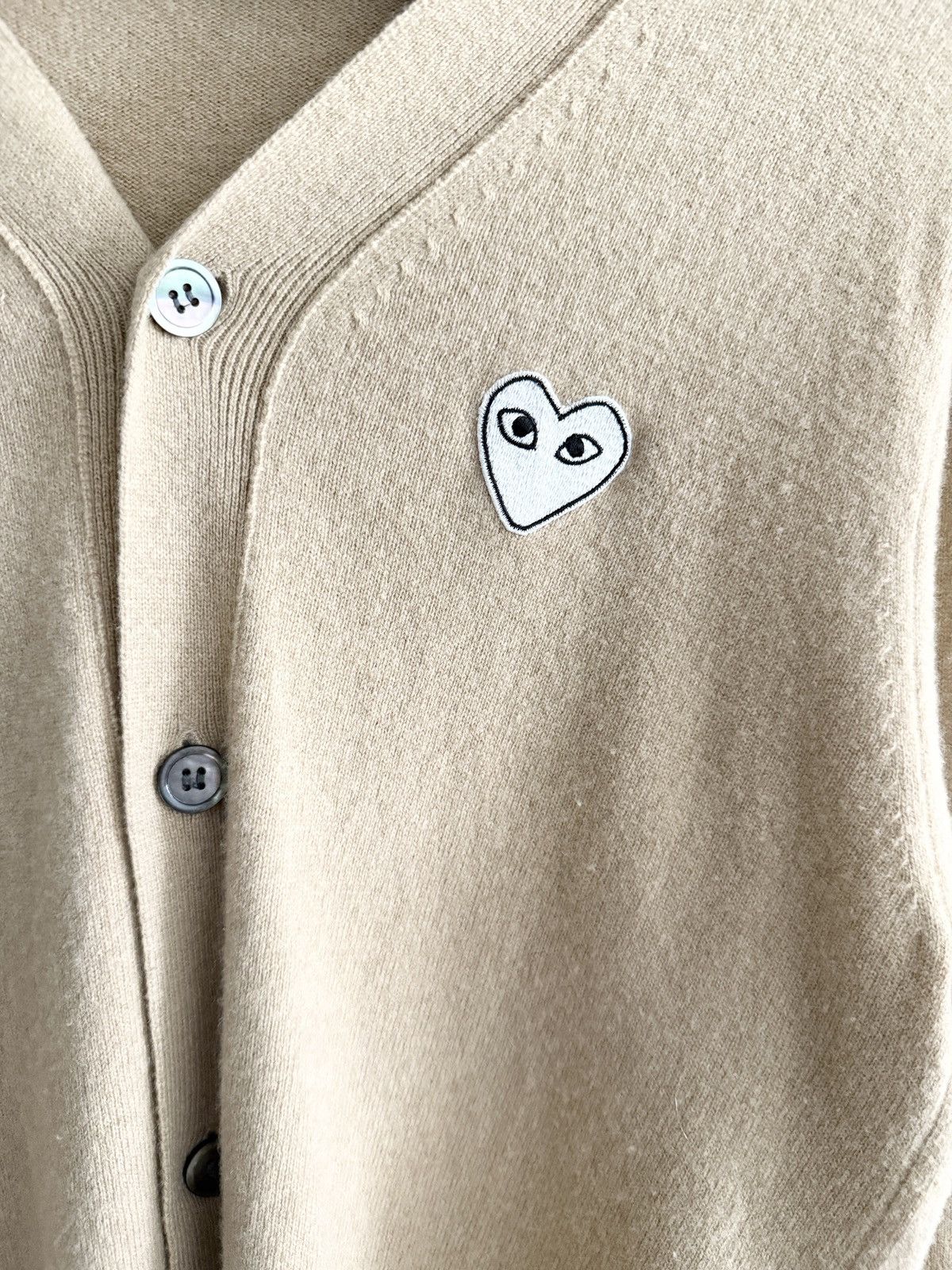 Comme des Garcons RARE! Comme des Garcons PLAY White Heart Cardigan Sweater Size US M / EU 48-50 / 2 - 3 Thumbnail
