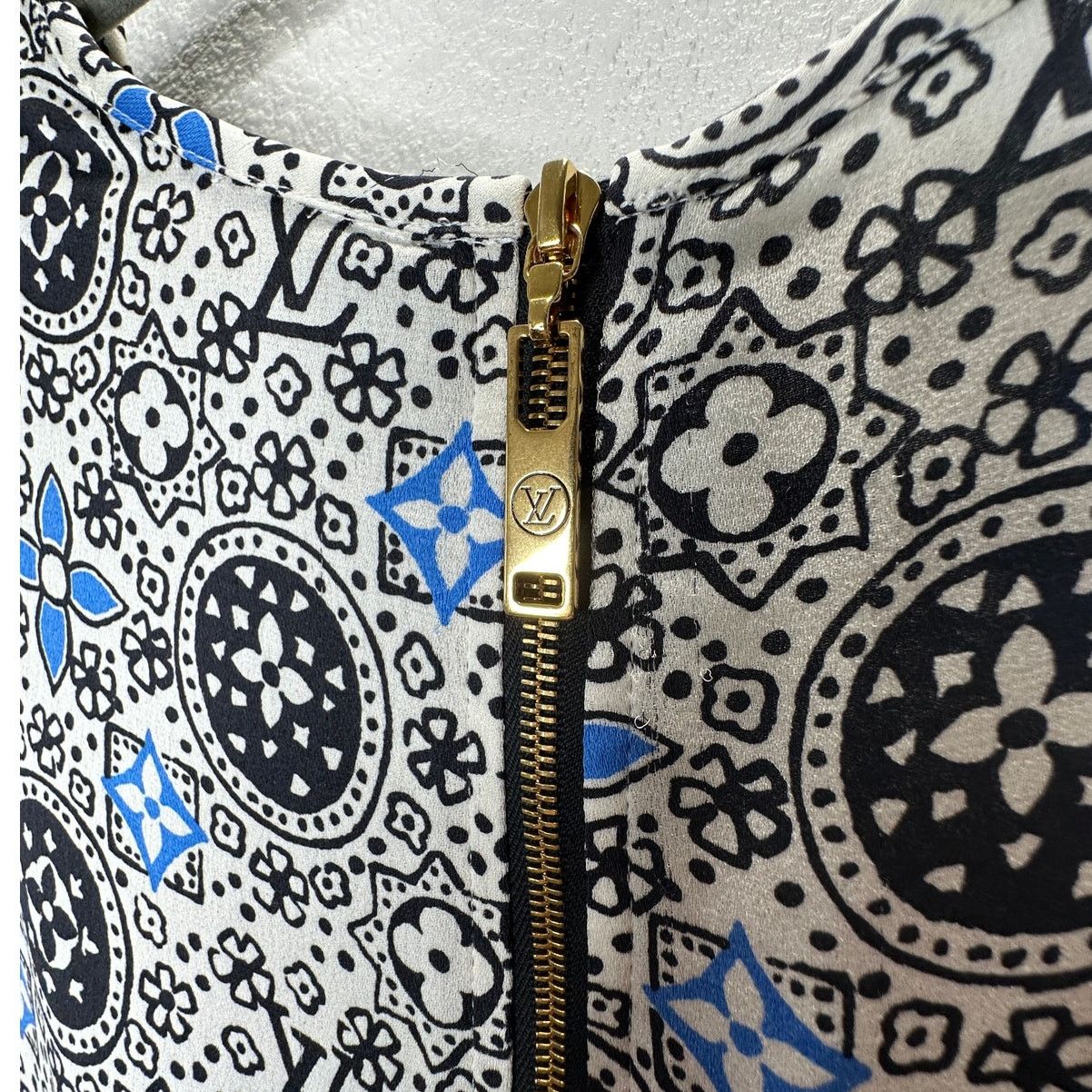 Louis Vuitton Louis Vuitton Silk Belted Midi White Black Blue 42 / 10 Size L / US 10 / IT 46 - 11 Thumbnail