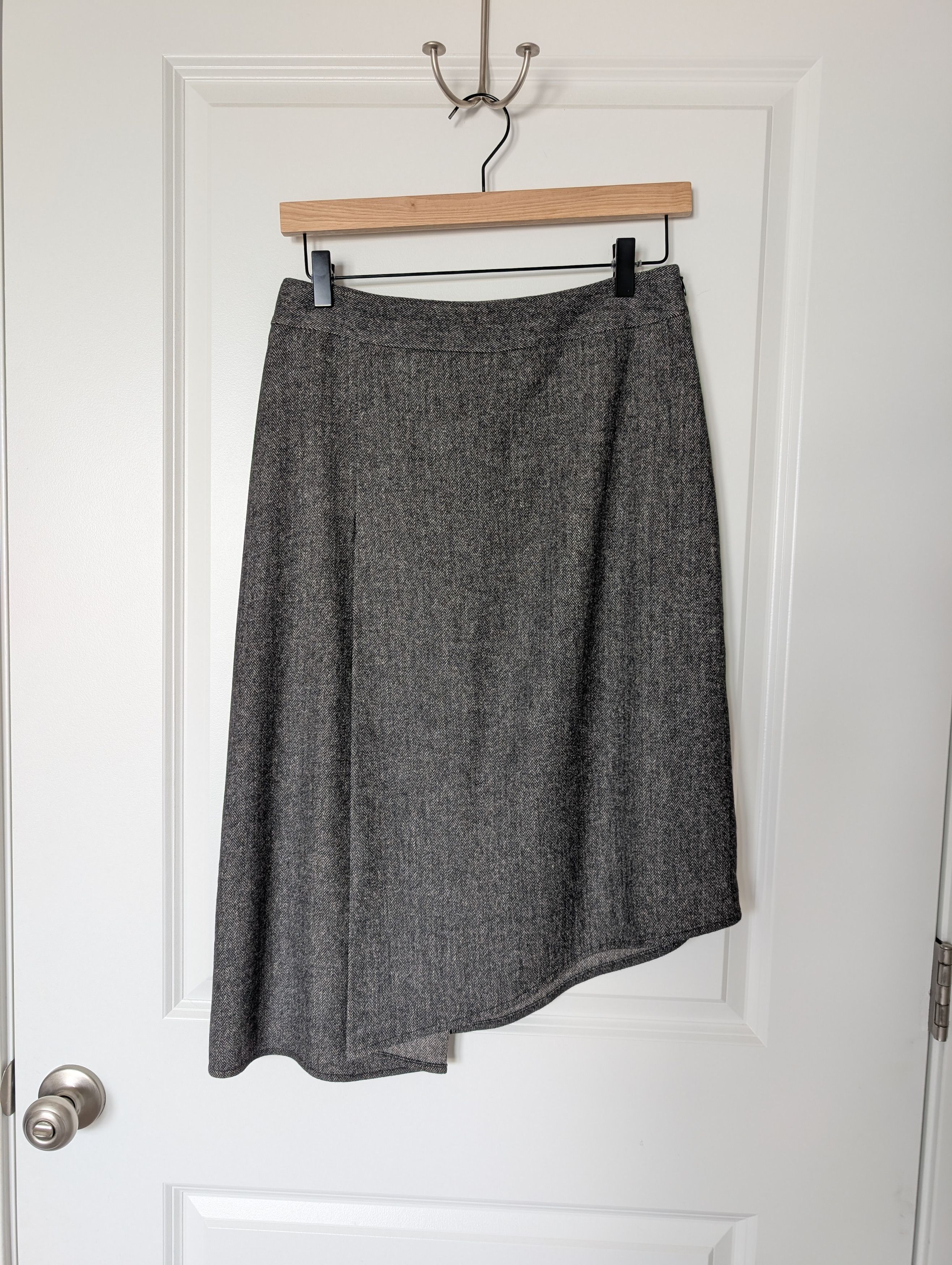 Max Mara 'S Max Mara Gray Herringbone Virgin Wool Asymmetric Skirt Size 27" / US 4 / IT 40 - 3 Thumbnail