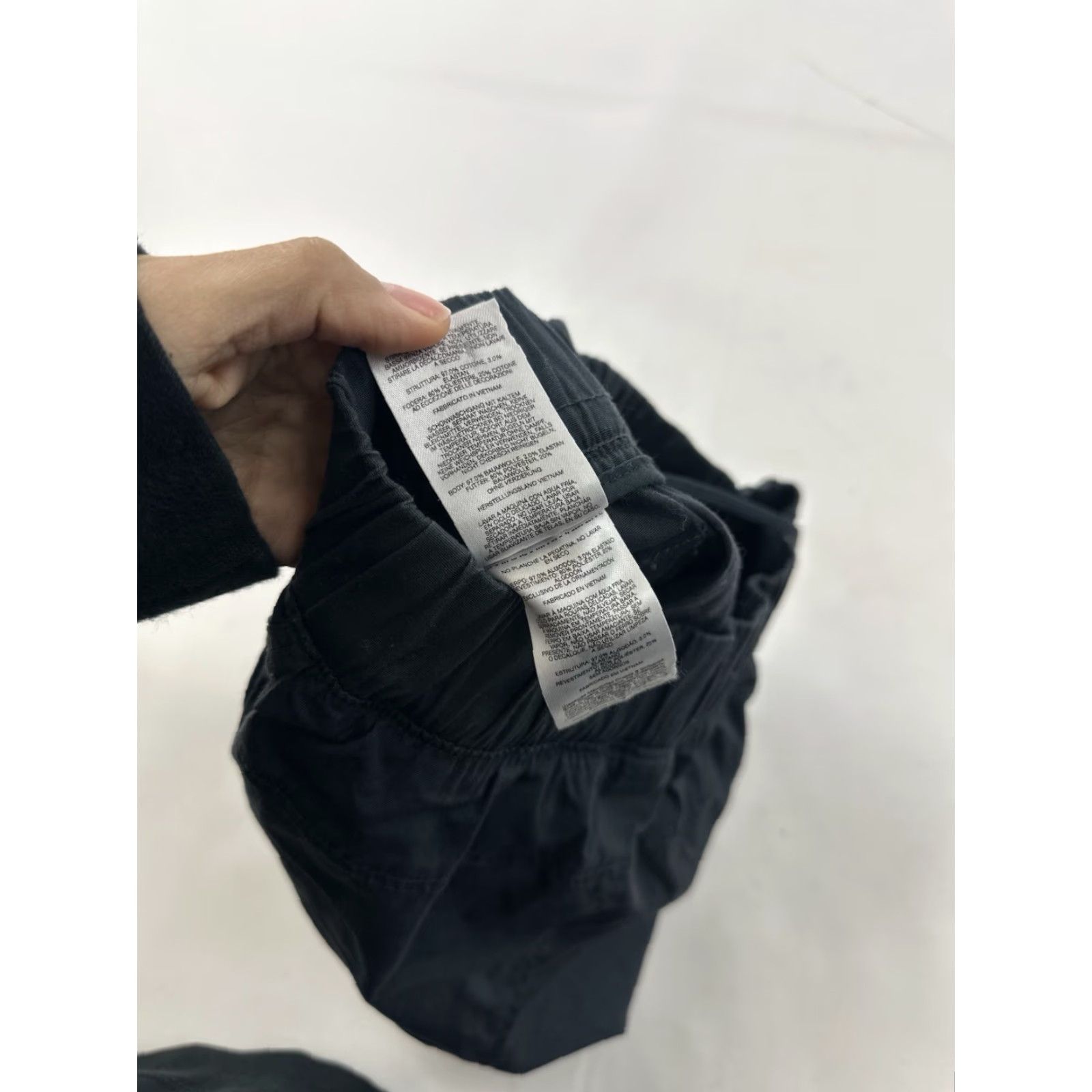 Mountain Hardwear Mountain Hardwear Cargo Shorts Womens XS Black Activewear Hiking Travel Size 26" / US 2 / IT 38 - 6 Thumbnail