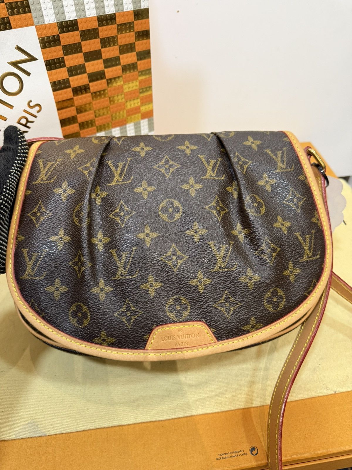 Louis Vuitton Louis vuitton monogram menilmontant pm ( 2117 ) Size ONE SIZE - 2 Thumbnail