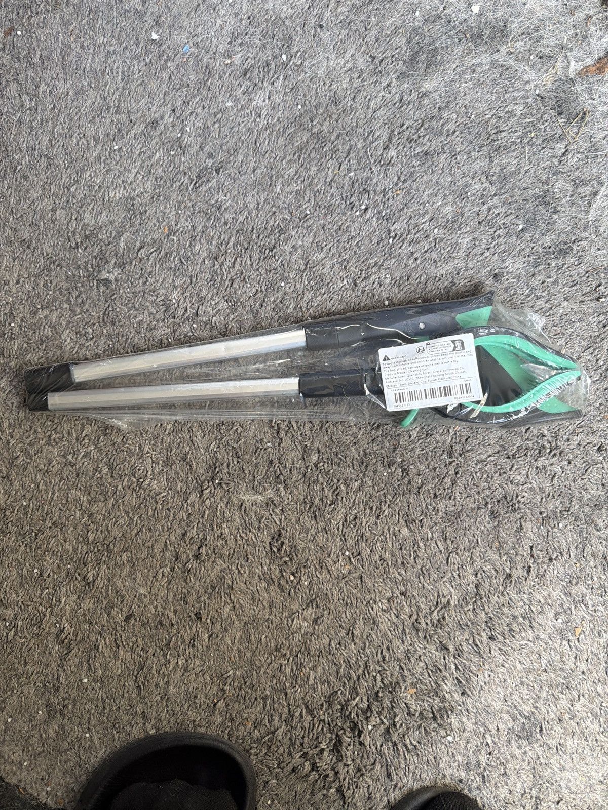 Hypebeast Foldable Grabber Reacher Tool Size ONE SIZE - 1 Thumbnail
