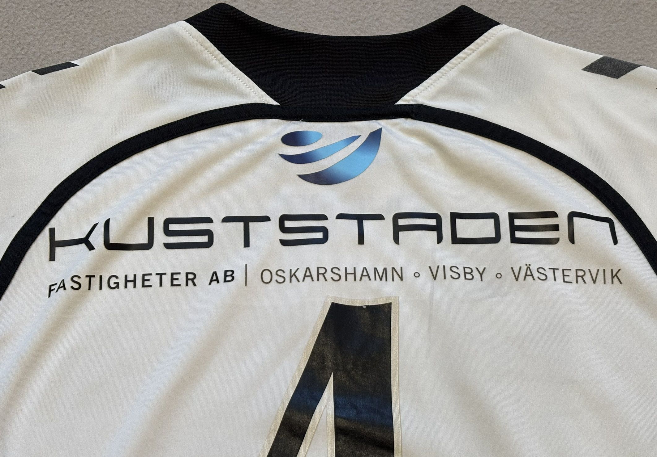 Hummel Oskarshamns AIK 2014 #4 Hummel Football Jersey Size S Size US S / EU 44-46 / 1 - 12 Thumbnail
