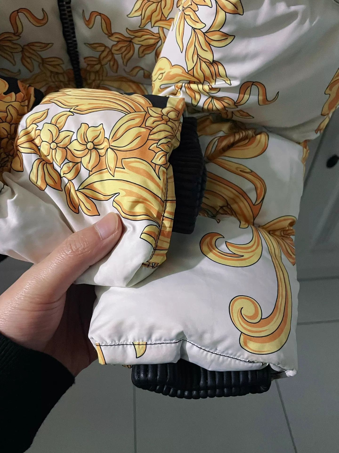 Versace Versace Mainline Baroque Print White Down Puffer Jacket L Size US M / EU 48-50 / 2 - 6 Thumbnail
