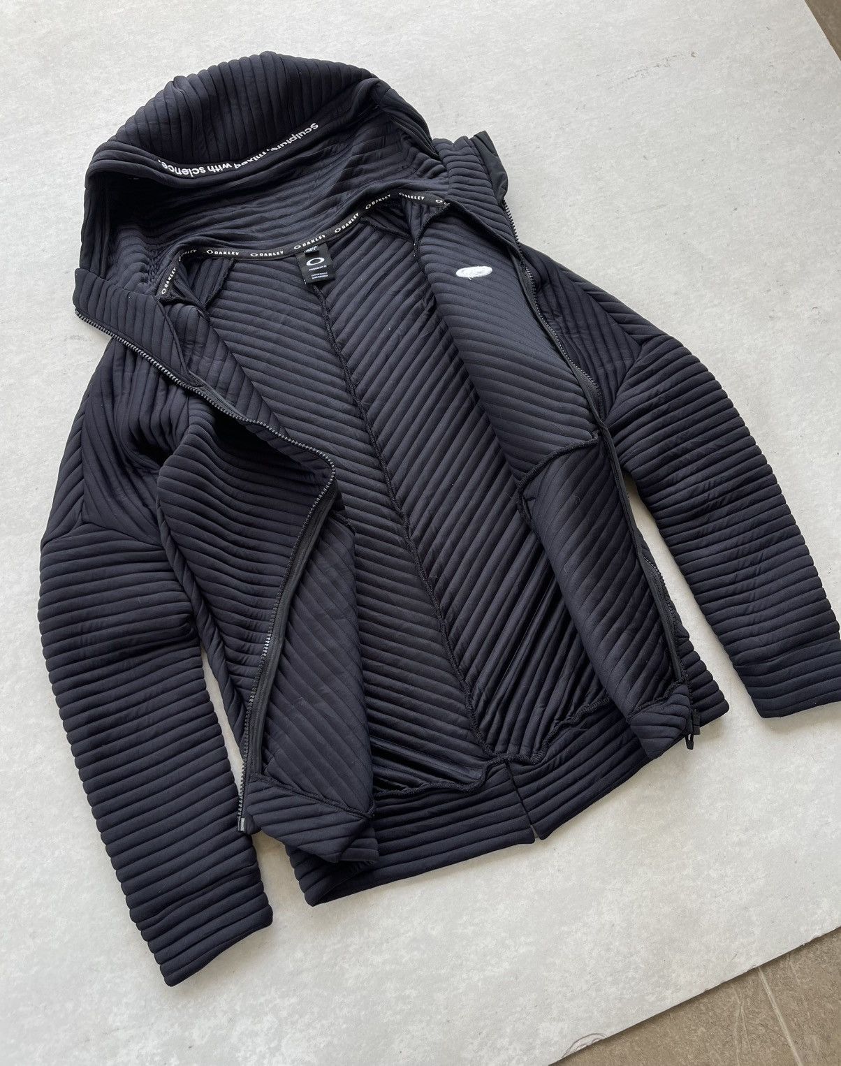 Oakley F/W 2019 OAKLEY MEN'S RIBBED/QUILTED SEAMLESS HOODED JACKET Size US S / EU 44-46 / 1 - 11 Thumbnail