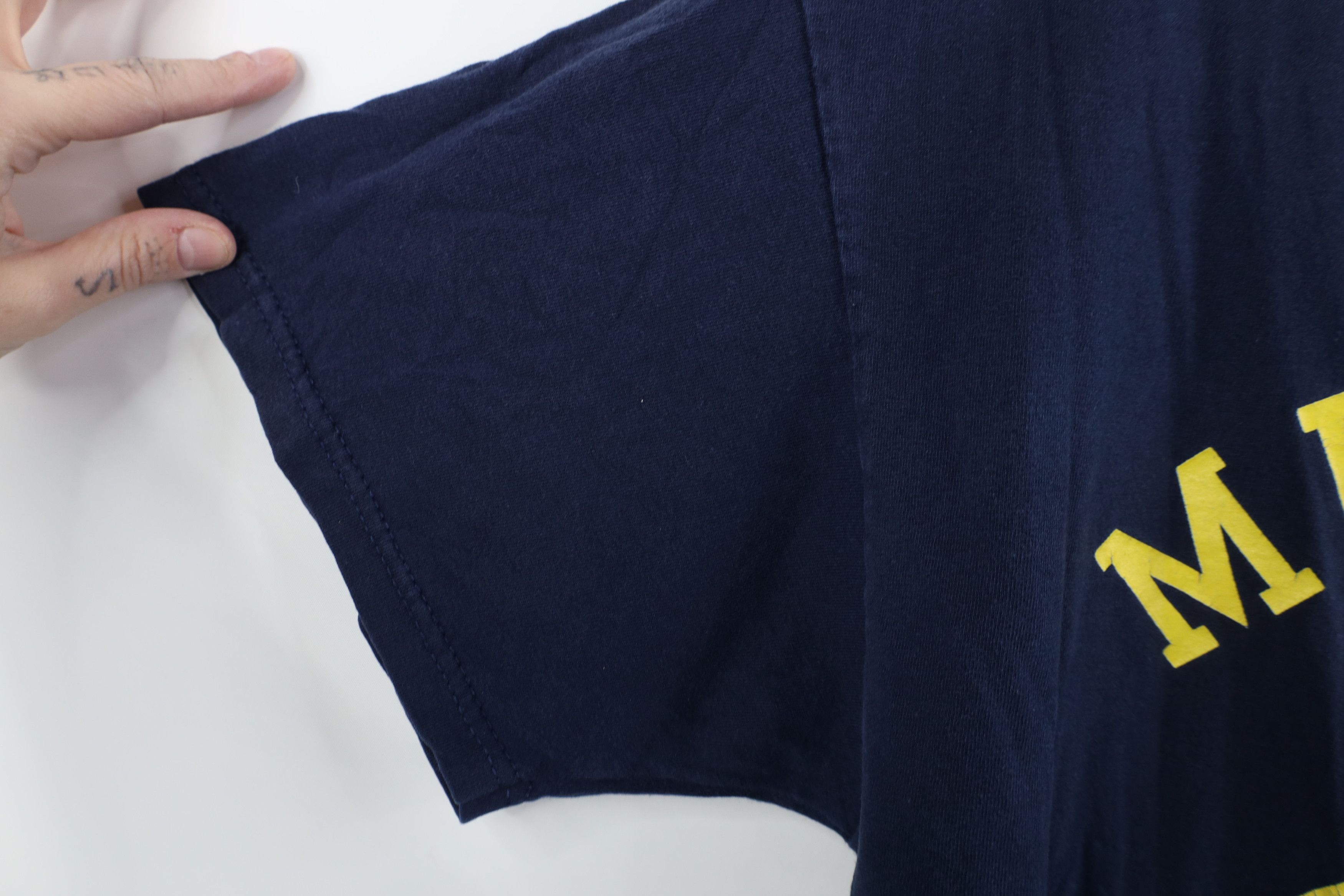 Vintage Vintage University of Michigan Football T-Shirt Blue Size US L / EU 52-54 / 3 - 8 Thumbnail