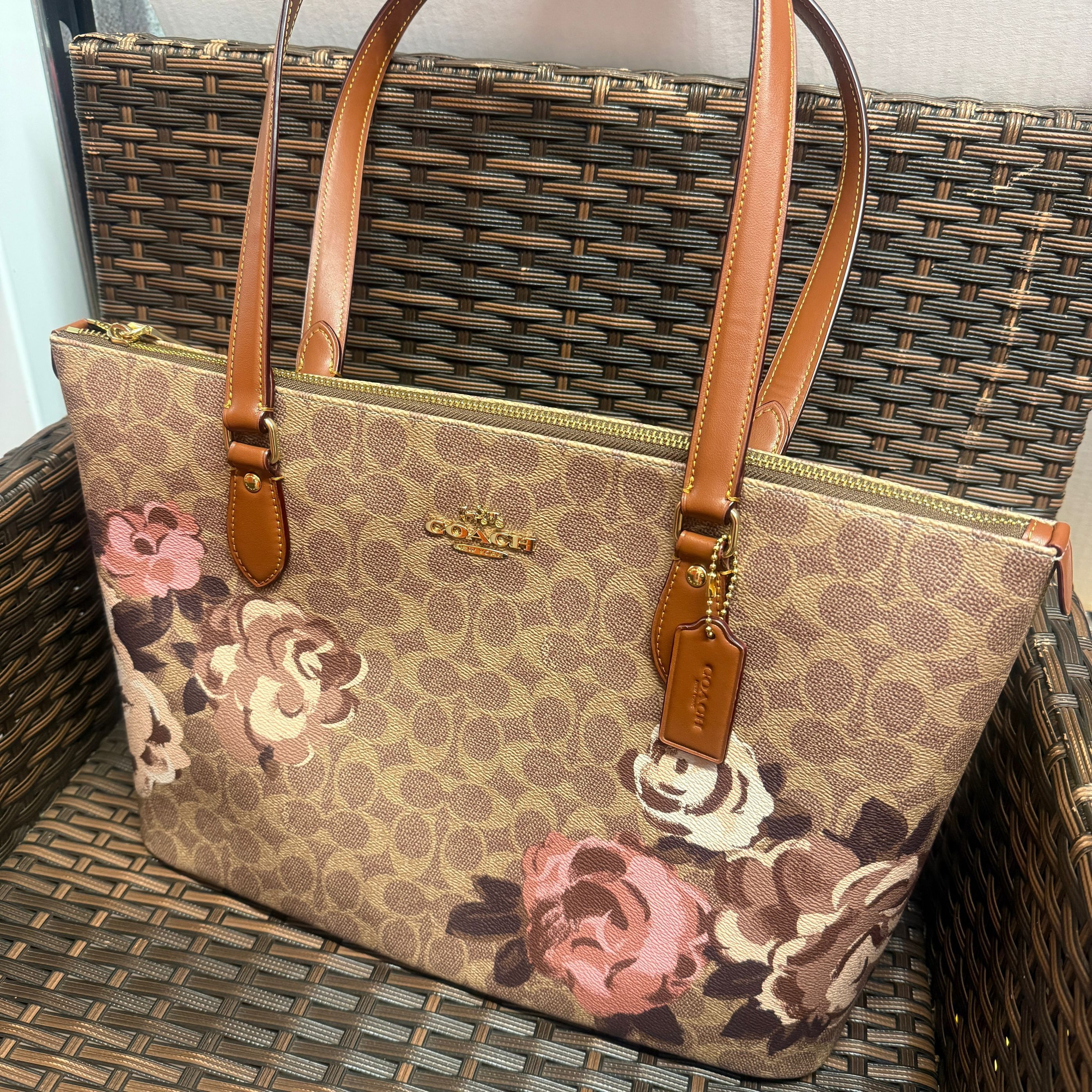 coach Gallery Tote Bag In Signature Canvas With Rose Print