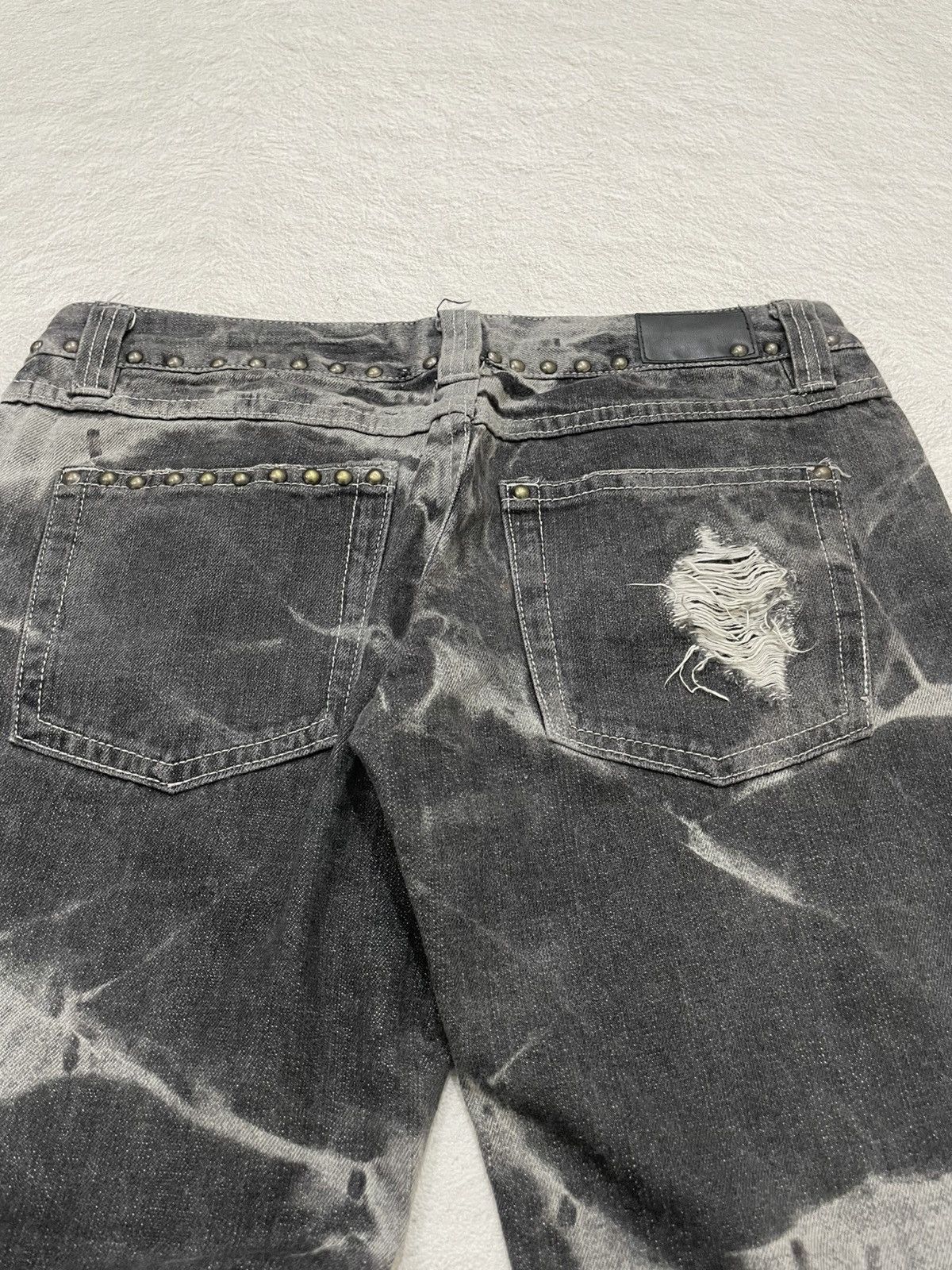 Japanese Brand 2000s Ripped Tie-Dye Washed Black Denim Studed Grunge Y2K Size 32" / US 10 / IT 46 - 8 Thumbnail