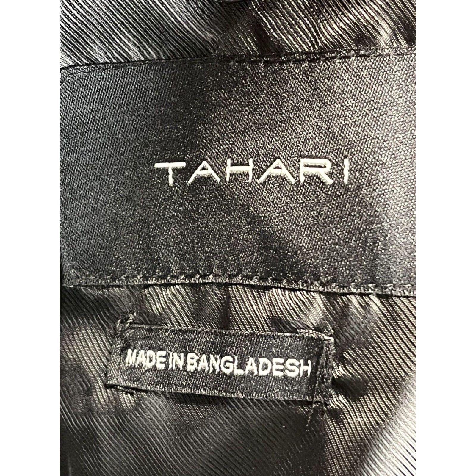 Vintage Tahari Coat Wool Blend Long Overcoat 46L Black 3 Button Men Regular Size 46L Wool Blend Black 3 Button Coat Mens Size US S / EU 44-46 / 1 - 7 Thumbnail
