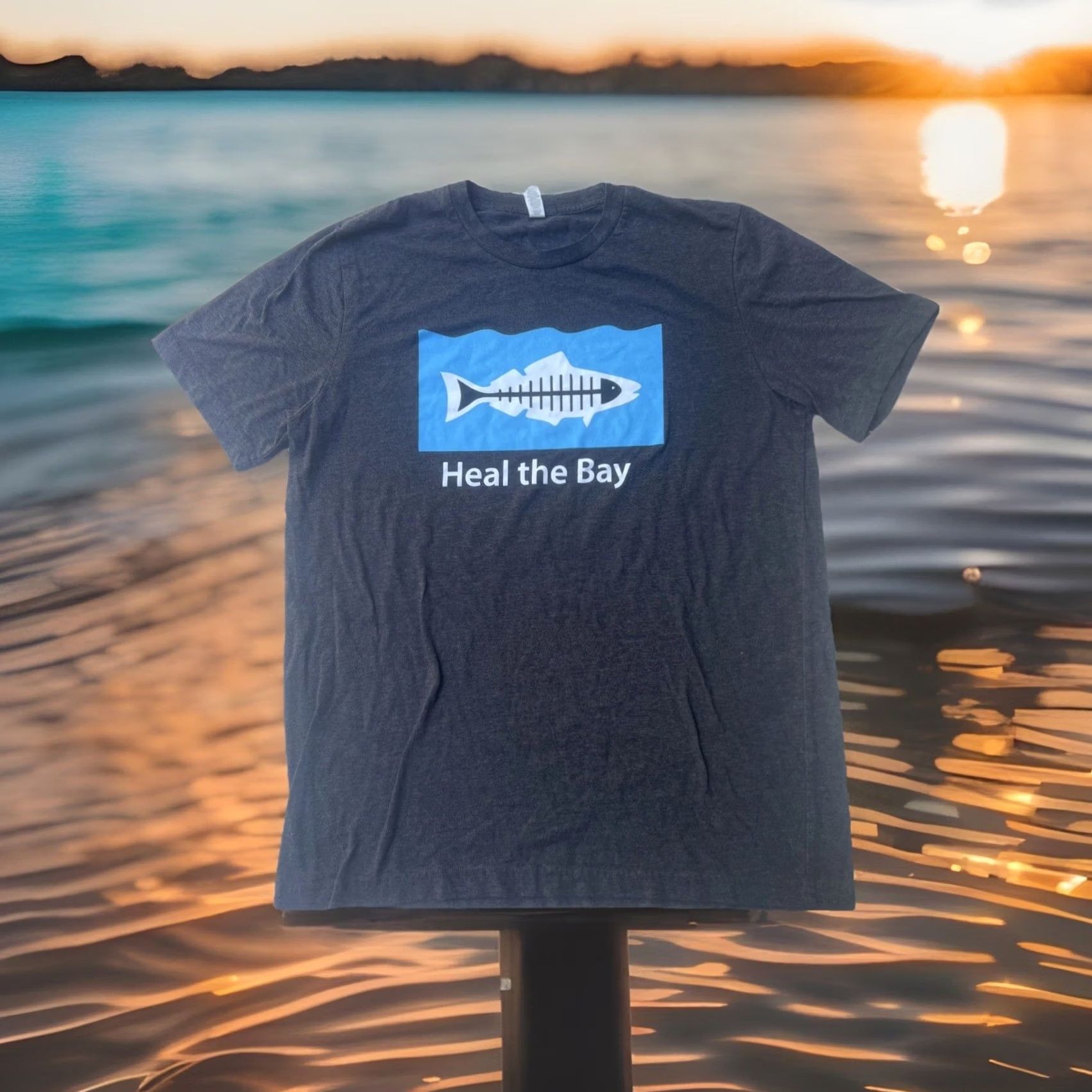 Logo 7 VINTAGE Santa Monica Heal the Bay Radioactive Fish Shirt Men’s Large Surfer New Size US L / EU 52-54 / 3 - 2 Thumbnail