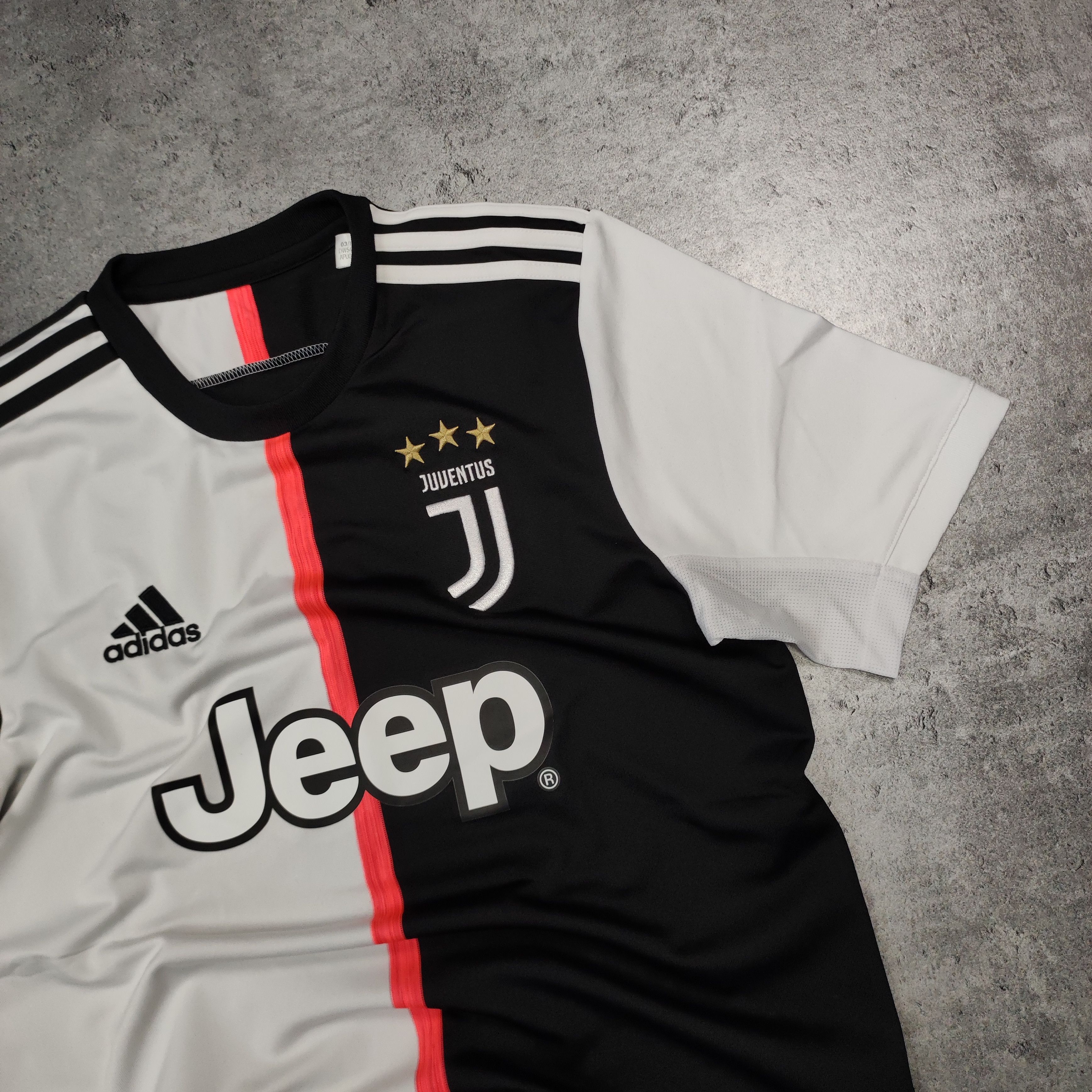Adidas RARE Juventus FC x Adidas 2019 Home Football Jersey Size US S / EU 44-46 / 1 - 3 Thumbnail