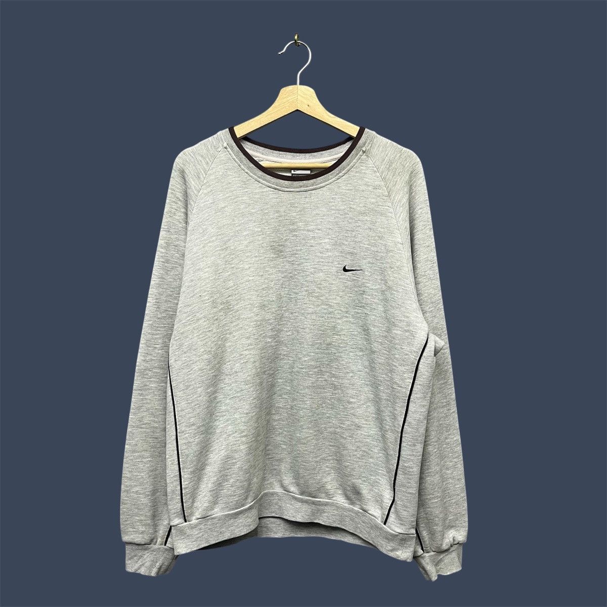 Nike Vintage Nike Small Swoosh Sweatshirt Size US L / EU 52-54 / 3 - 1 Thumbnail