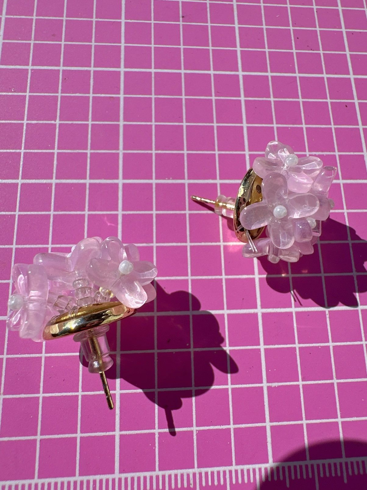 Designer Noir earrings gold tone pink flowers beaded studs Size ONE SIZE - 4 Thumbnail