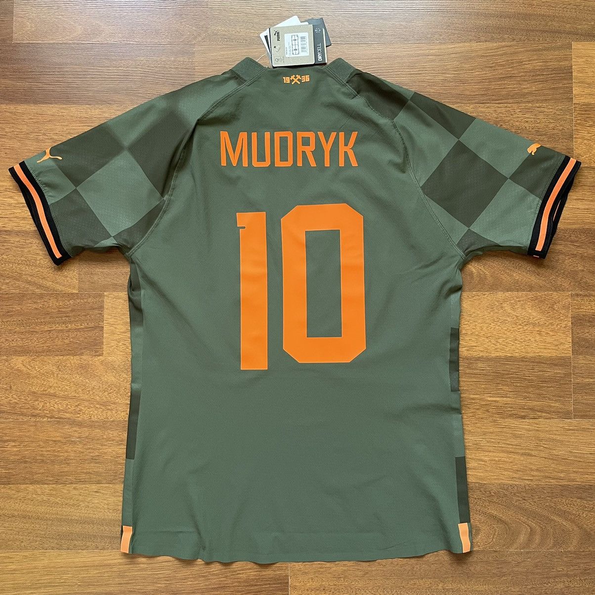 image of Shakhtar Puma 2022/2024 Football Away Jersey 10 Mudryk in Green, Men's (Size Medium)