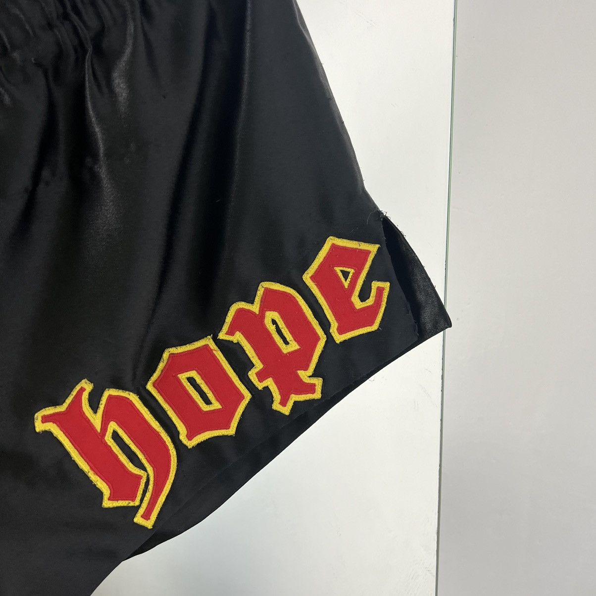 Vintage Vintage Y2K Flame Logo Thai Box Shorts Streetwear 90s Size US 32 / EU 48 - 4 Thumbnail