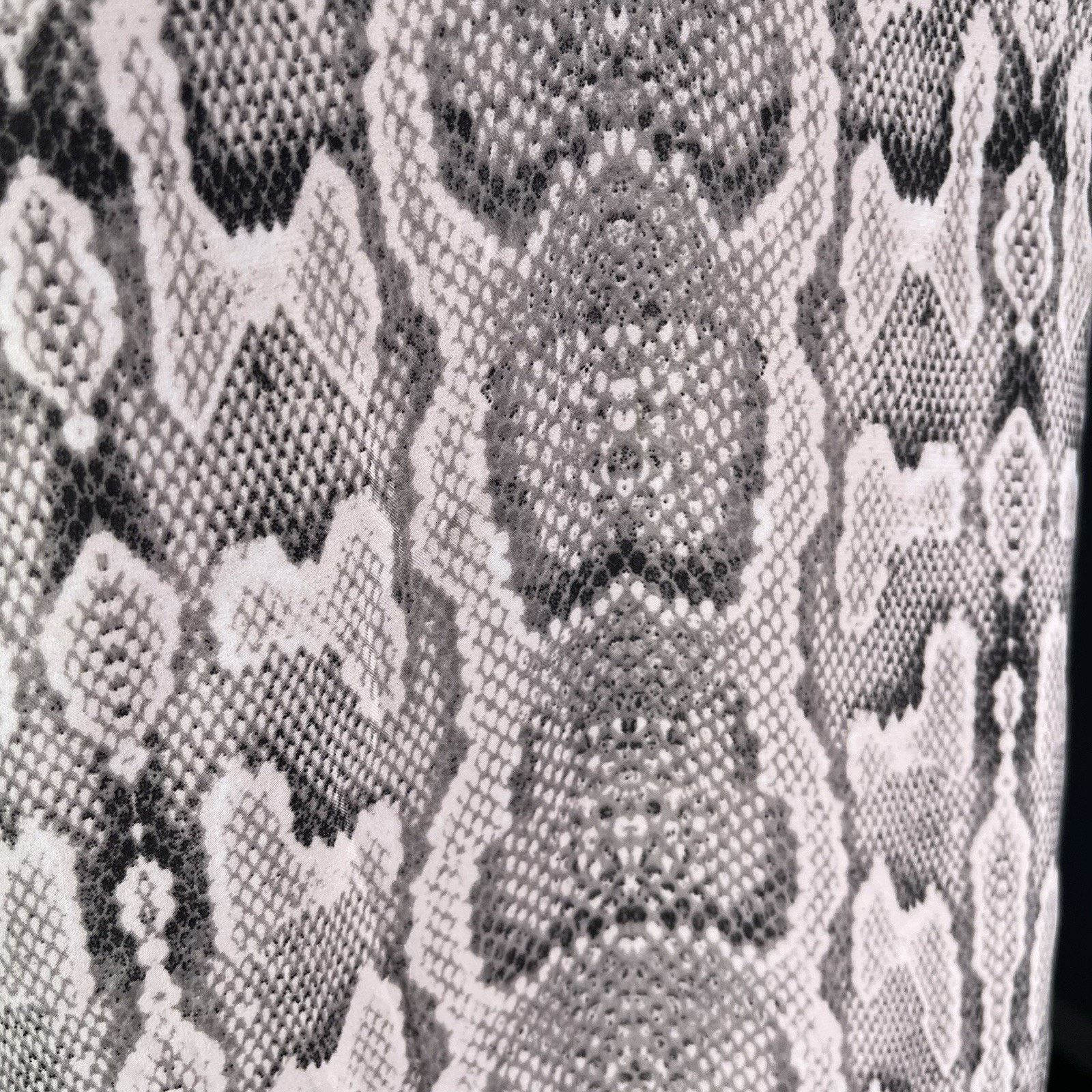 Skin Express V Neck Snakeskin Top P/S Size XS / US 0-2 / IT 36-38 - 2 Thumbnail