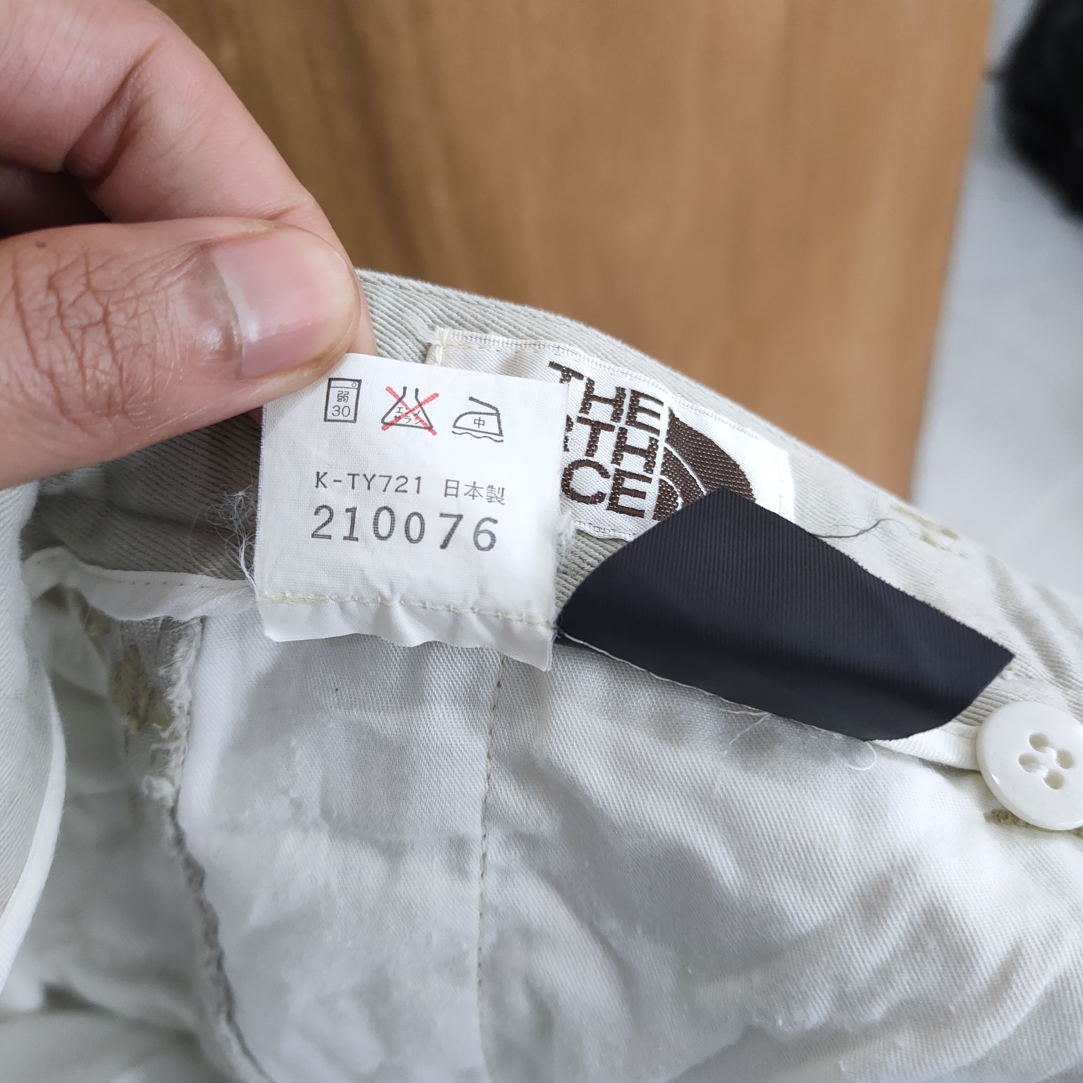 The North Face THE NORTH FACE LIGHT GREY TROUSER CHINO PANTS Size US 30 / EU 46 - 11 Thumbnail