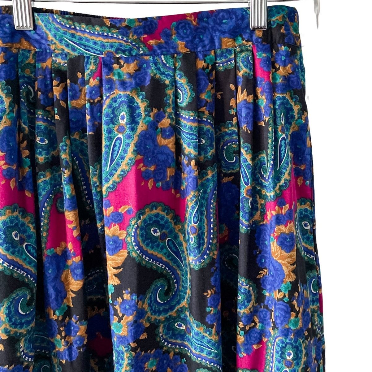 Vintage Vintage jewel tone paisley pull on pleated midi/knee skirt Size 26" / US 2 / IT 38 - 2 Thumbnail