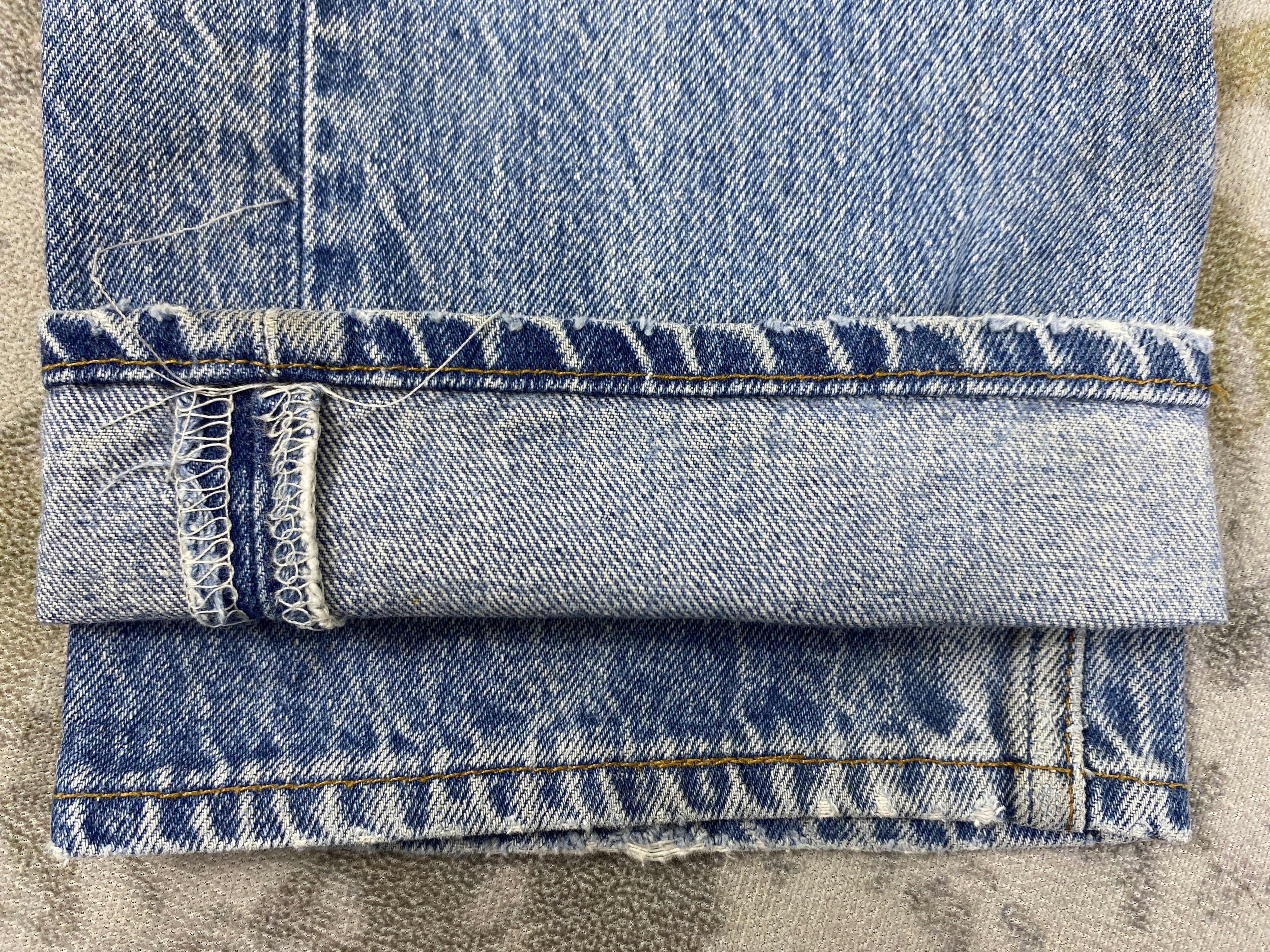 Levi's Vintage Levi's 501 Ripped Jeans 32x31.5 -JN033 Size US 32 / EU 48 - 13 Thumbnail