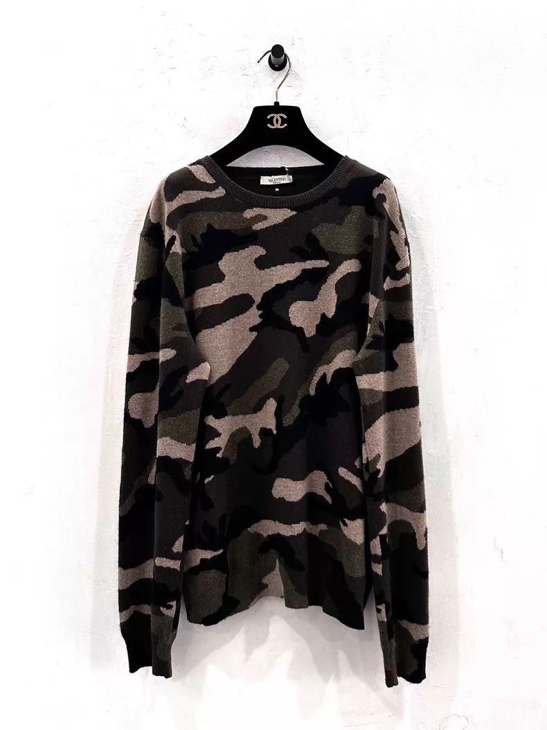 Valentino Valentino Full print of camouflage rivet logo men's milita Size XL / US 12-14 / IT 48-50 - 1 Thumbnail