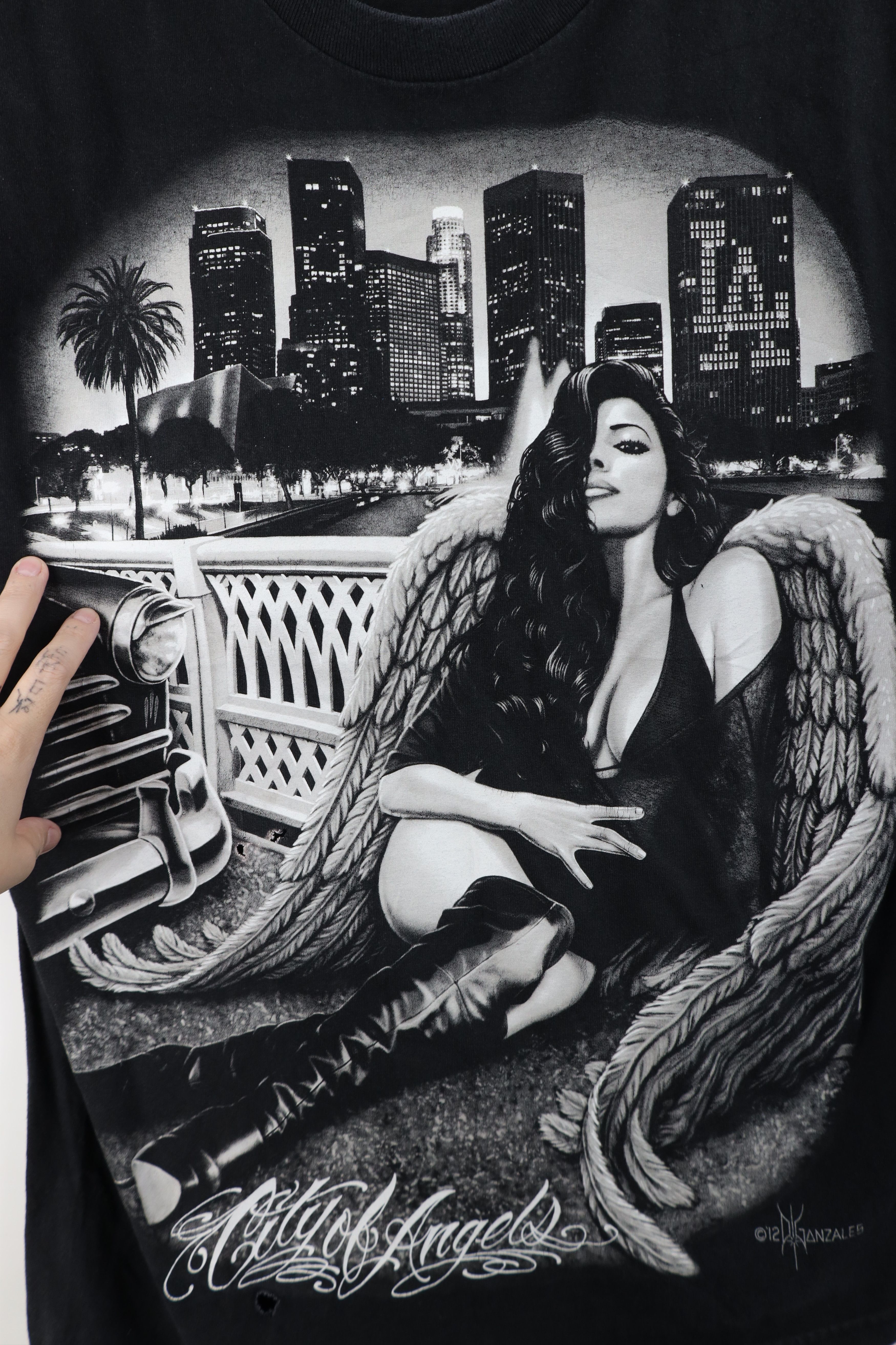 Vintage Vintage Y2K Streetwear City of Angels Pinup Girl T-Shirt Size US L / EU 52-54 / 3 - 8 Thumbnail