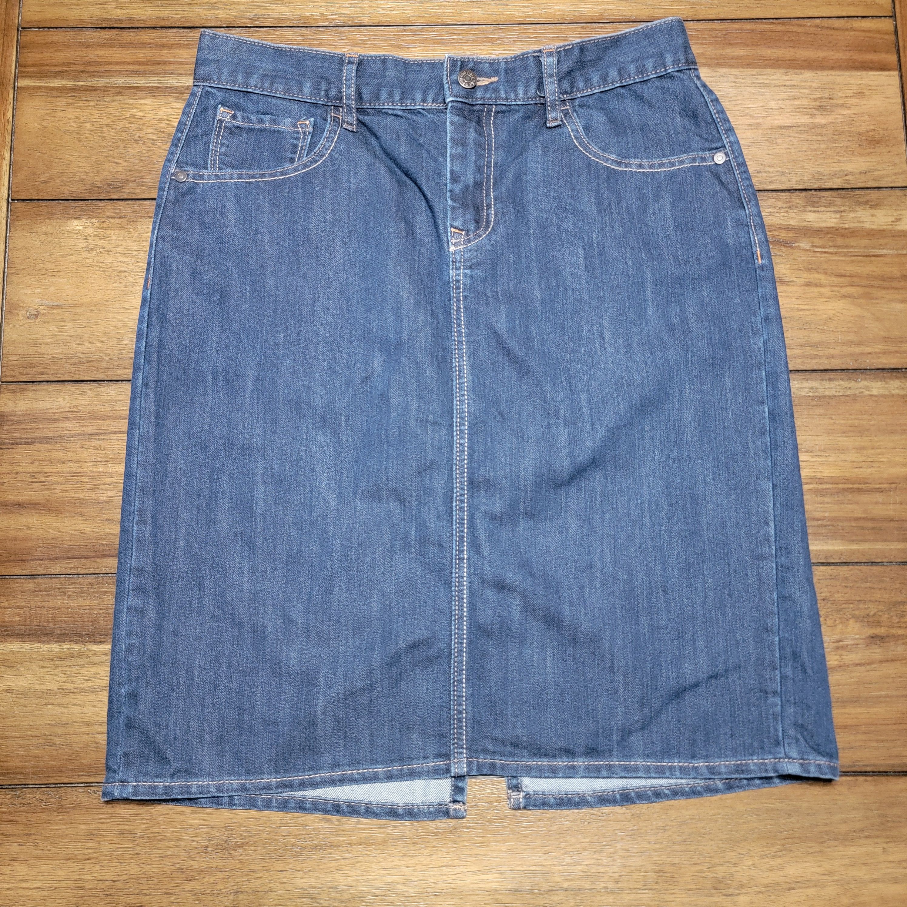 Old Navy Old Navy Knee Length Denim Pencil Skirt - Size 6 High Rise Size 30" / US 8 / IT 44 - 1 Thumbnail