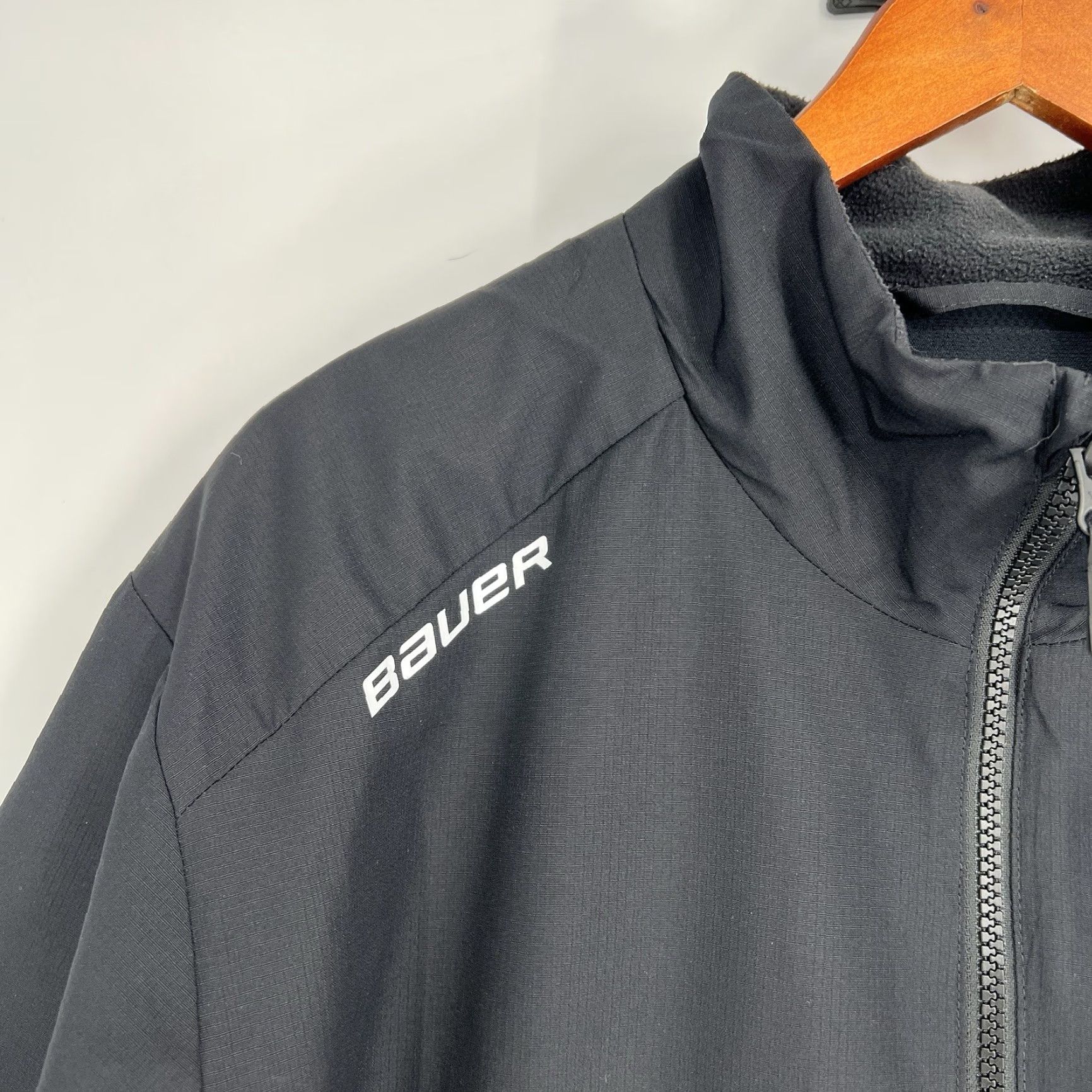 Vintage Bauer Team Hockey Lightweight Jacket Black Size Large Mens Jacket Windbreaker Zip Embroidered Logo Nylon Lightweight Hockey Zipper Black 2000s? Size US L / EU 52-54 / 3 - 2 Thumbnail