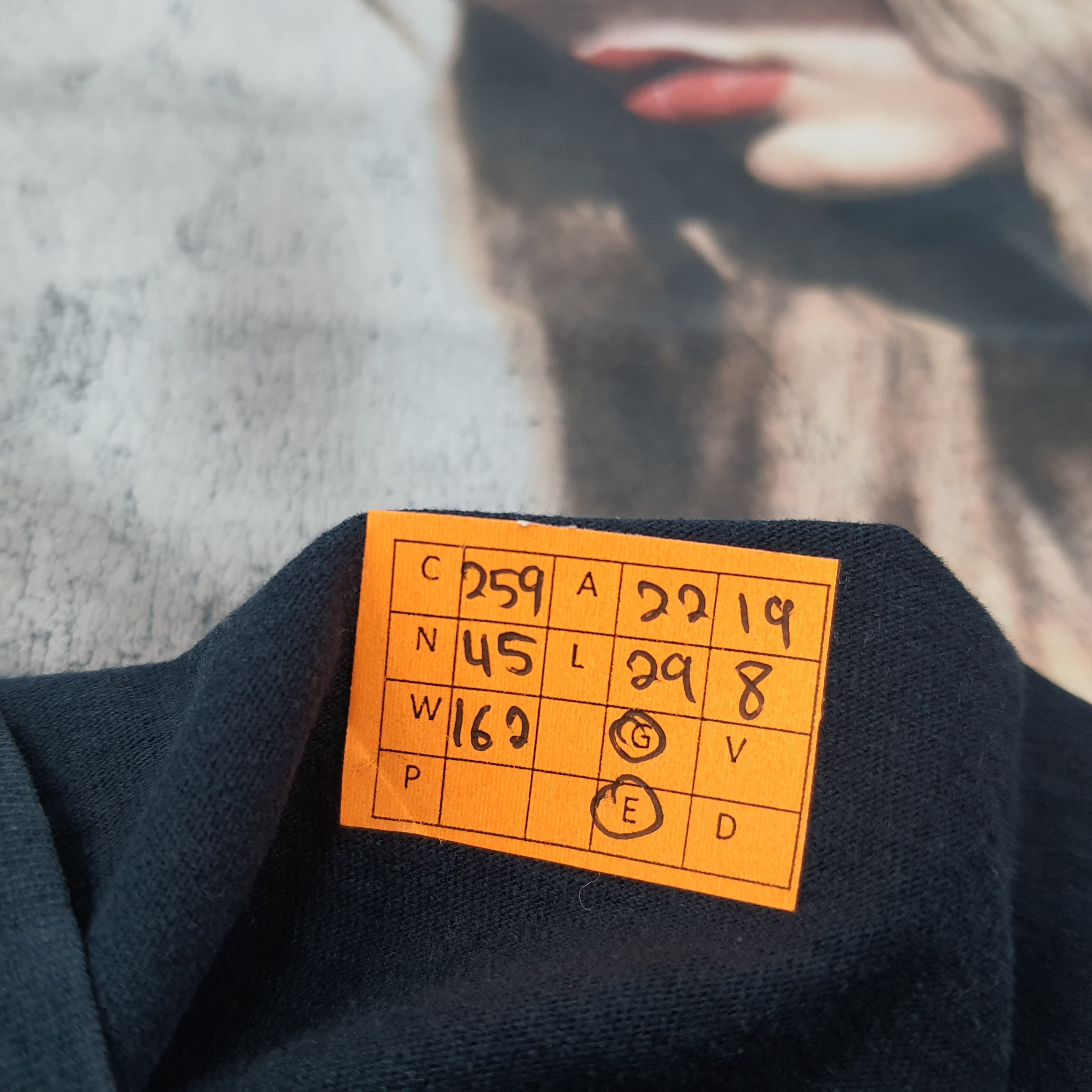Band Tees Vintage Taylor Swift Red Tour Photo Tee C259N45 Size US L / EU 52-54 / 3 - 8 Thumbnail