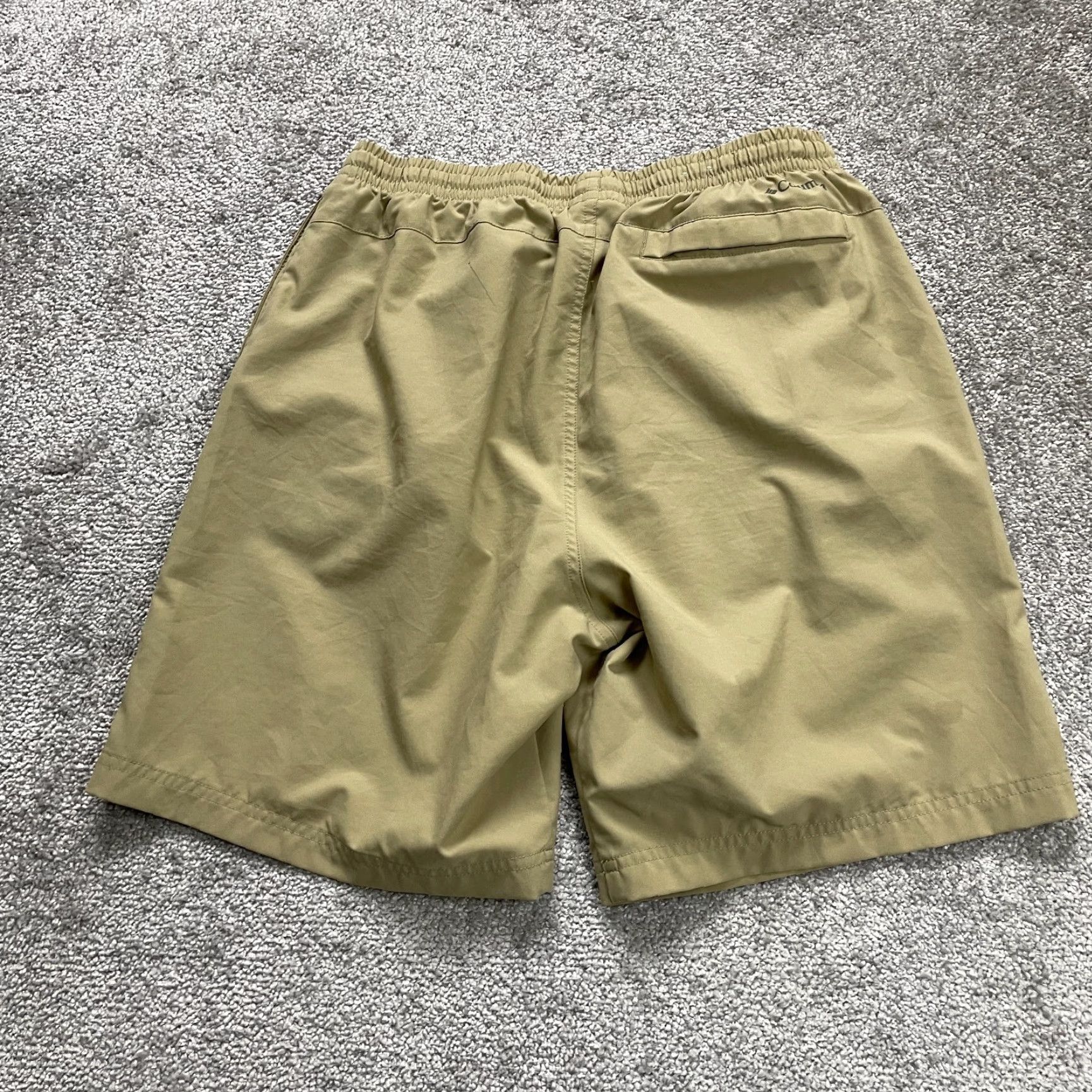 Vintage VINTAGE Columbia Chino Shorts Mens Medium Khaki Brown Elastic Waist Casual Travel 8 Inch Inseam Size US 31 - 2 Thumbnail