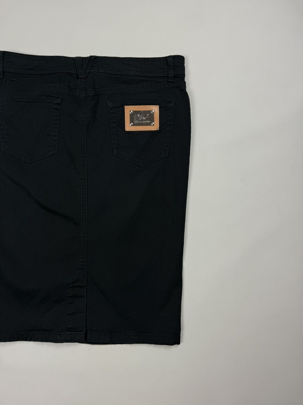 Dolce & Gabbana Dolce & Gabbana Vintage Y2K Metalo Logo Ladies Pencil Skirt Size 27" / US 4 / IT 40 - 18 Thumbnail