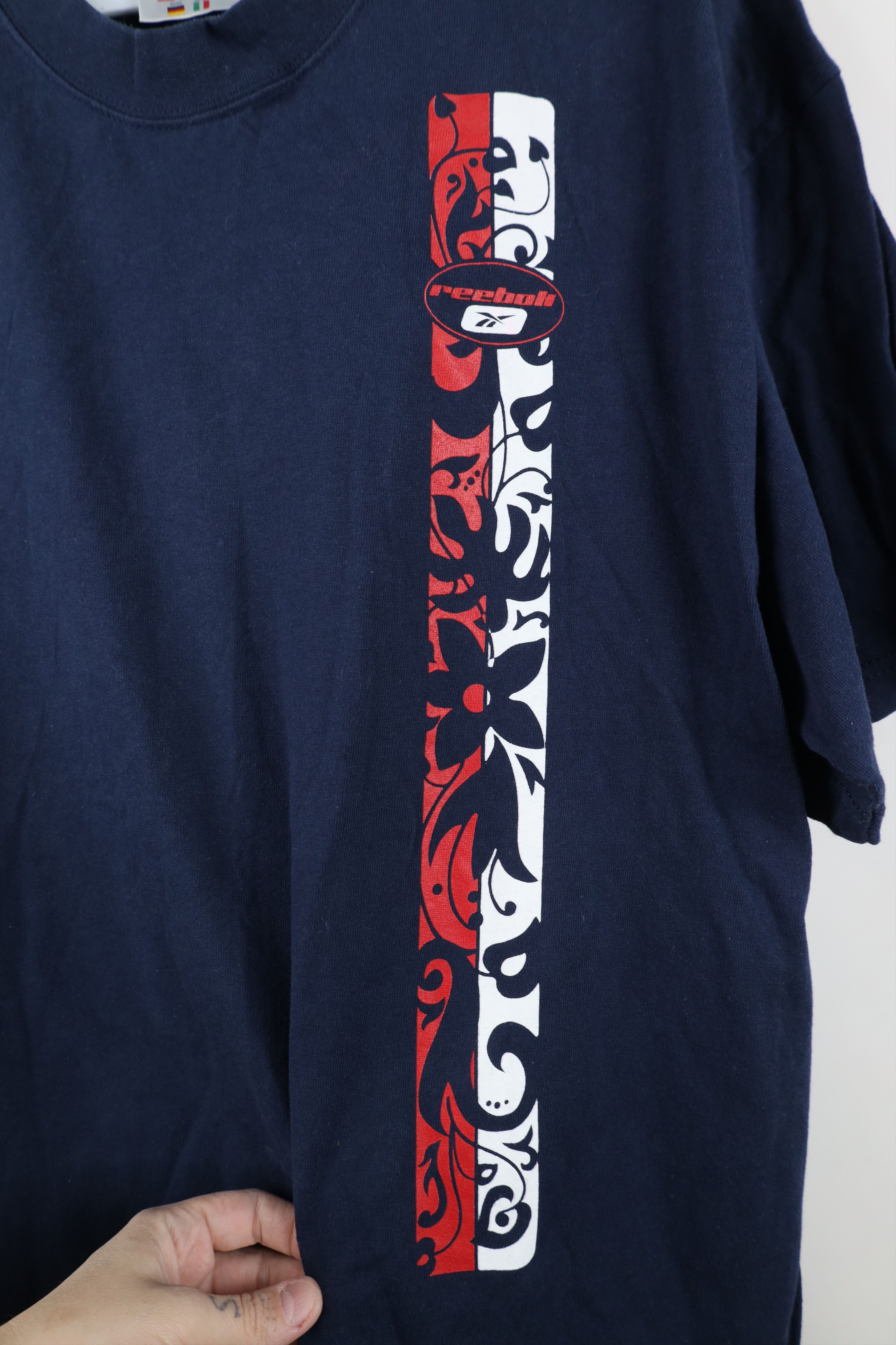 Reebok Vintage 90s Y2K Reebok Spell Tribal Flower T-Shirt Navy Blue Size US L / EU 52-54 / 3 - 4 Thumbnail