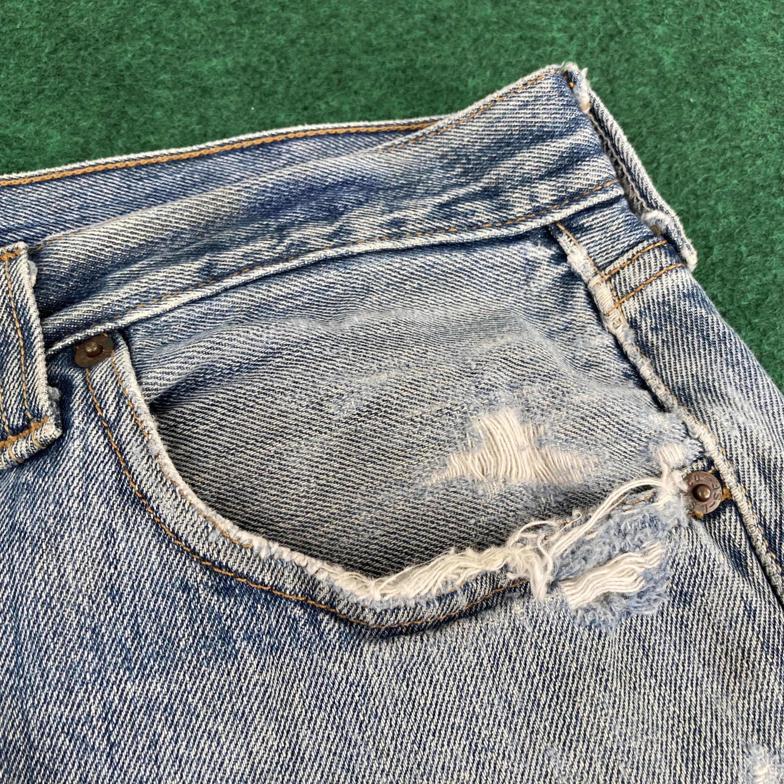 Levi's × Vintage Vtg Levis 501 Ripped Stains Button Fly Blue Denim Jeans Size US 34 / EU 50 - 6 Thumbnail