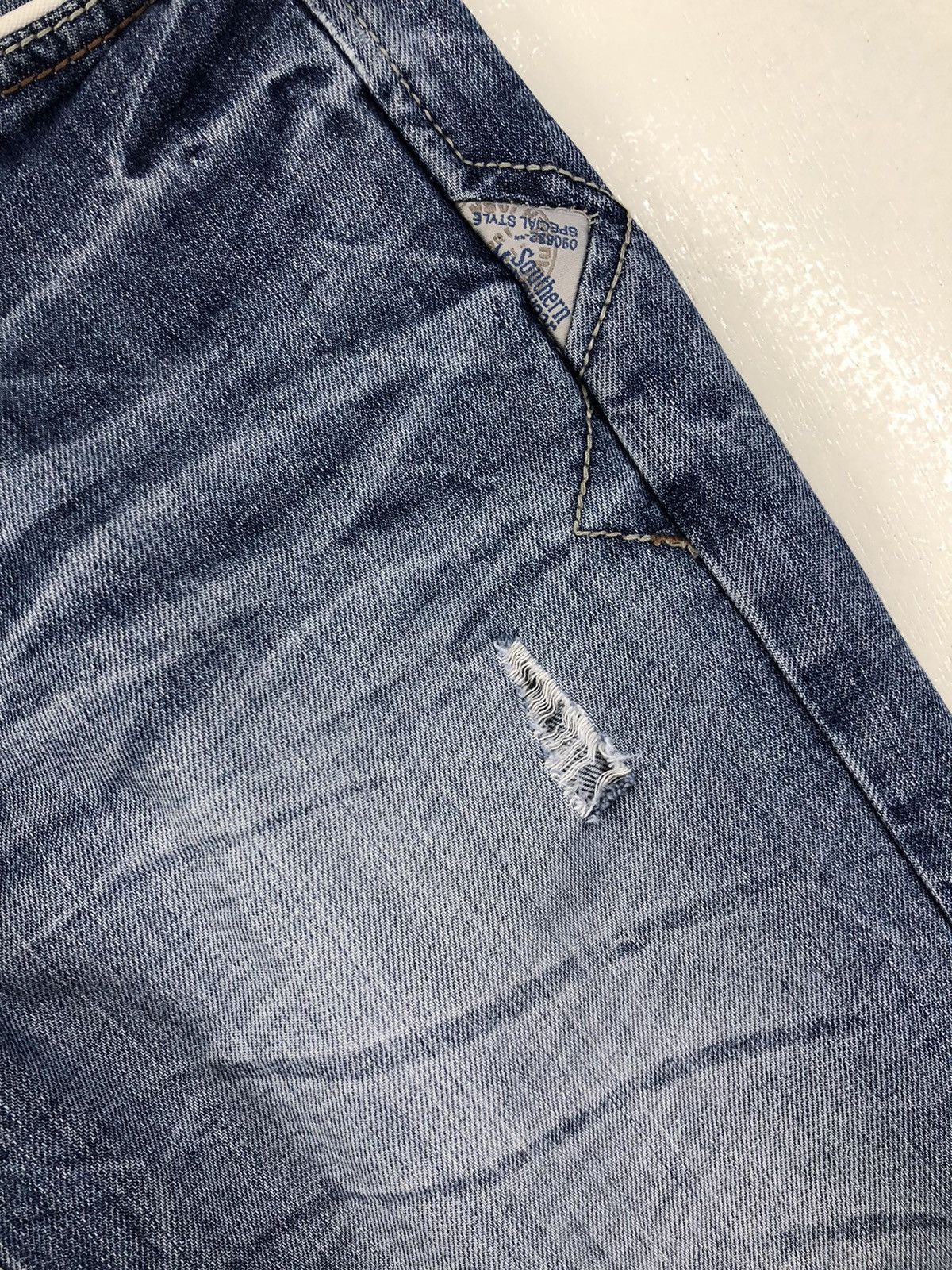 Japanese Brand Southern Menswear Distressed Faded Blue Jeans Size US 31 - 8 Thumbnail