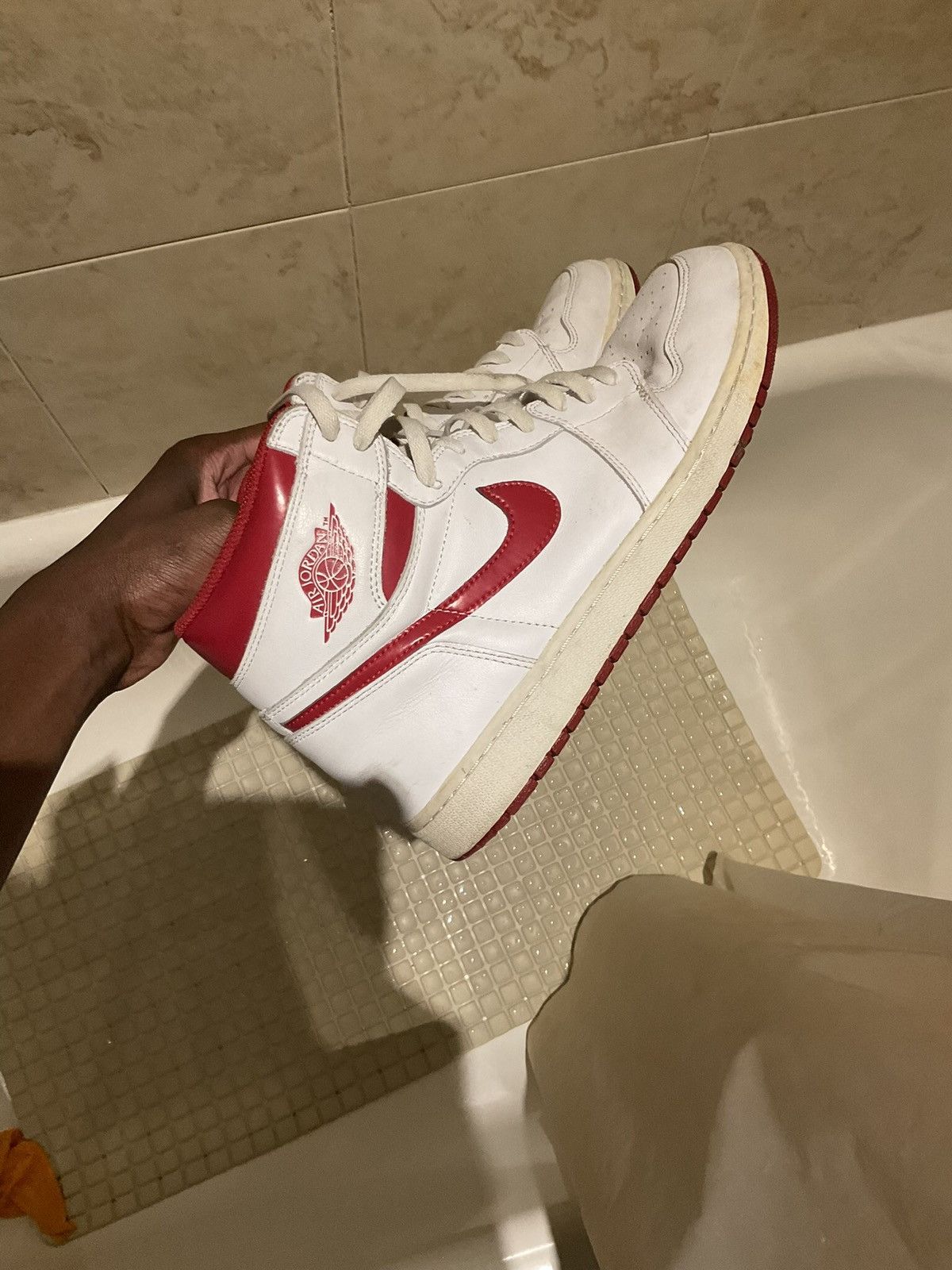 nike jordan 1 metallic red