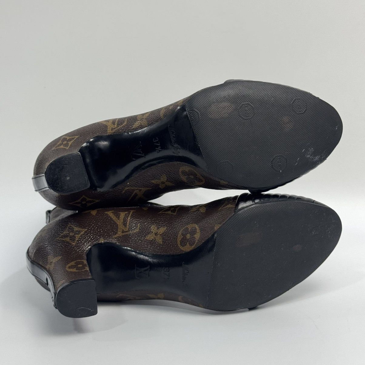Louis Vuitton Louis Vuitton Monogram Revival Ankle Boots Size US 7.5 / IT 37.5 - 22 Thumbnail