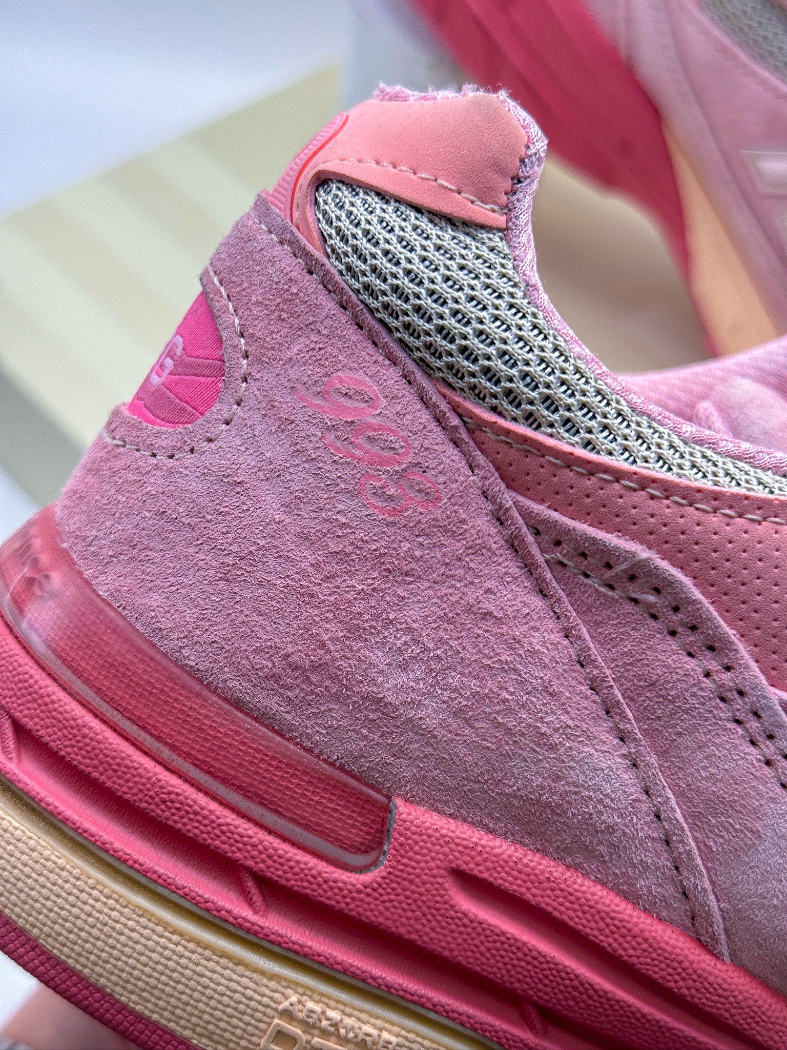 Joe Freshgoods × New Balance New Balance 993 x Joe Freshgoods Performance Art Powder Pink Size US 10 / EU 43 - 7 Thumbnail