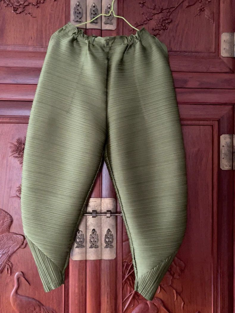 Issey Miyake Issey Miyake Green pleated pants Size 42" / US 20 - 1 Thumbnail