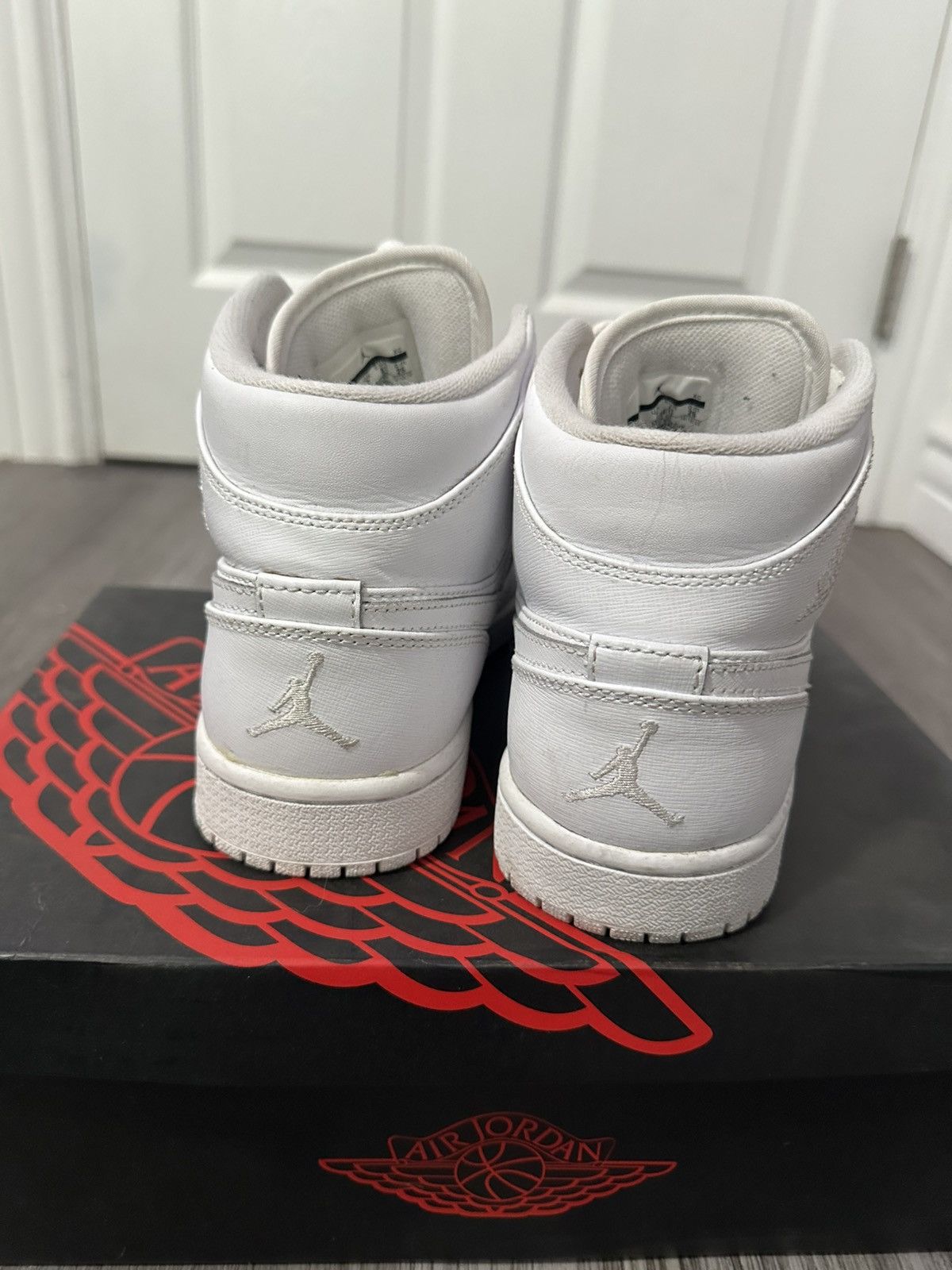 Jordan Brand × Nike Jordan 1 mid triple white 2020 Size US 8 / EU 41 - 5 Thumbnail