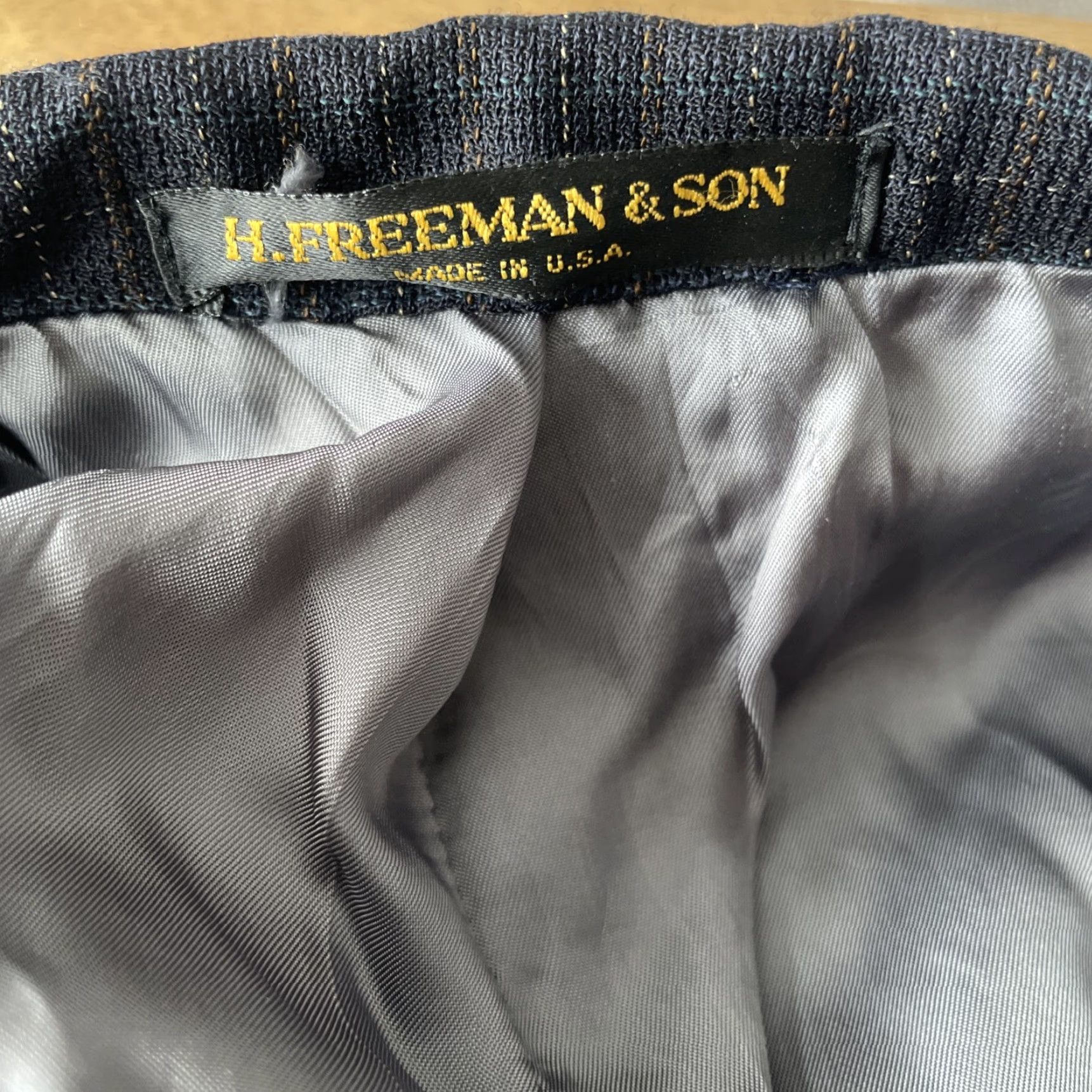 Vintage VINTAGE Hickey Freeman Sport Coat Jacket Mens 44R Black Windowpane Wool Coat Regular Notch 2-Button 4-Button? Size US S / EU 44-46 / 1 - 7 Thumbnail