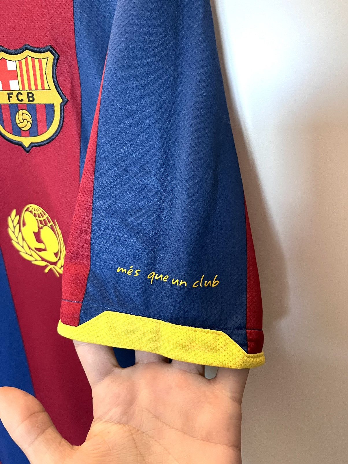 Nike Messi Barcelona 2010 2011 Home Soccer Jersey Shirt M Size US M / EU 48-50 / 2 - 8 Thumbnail