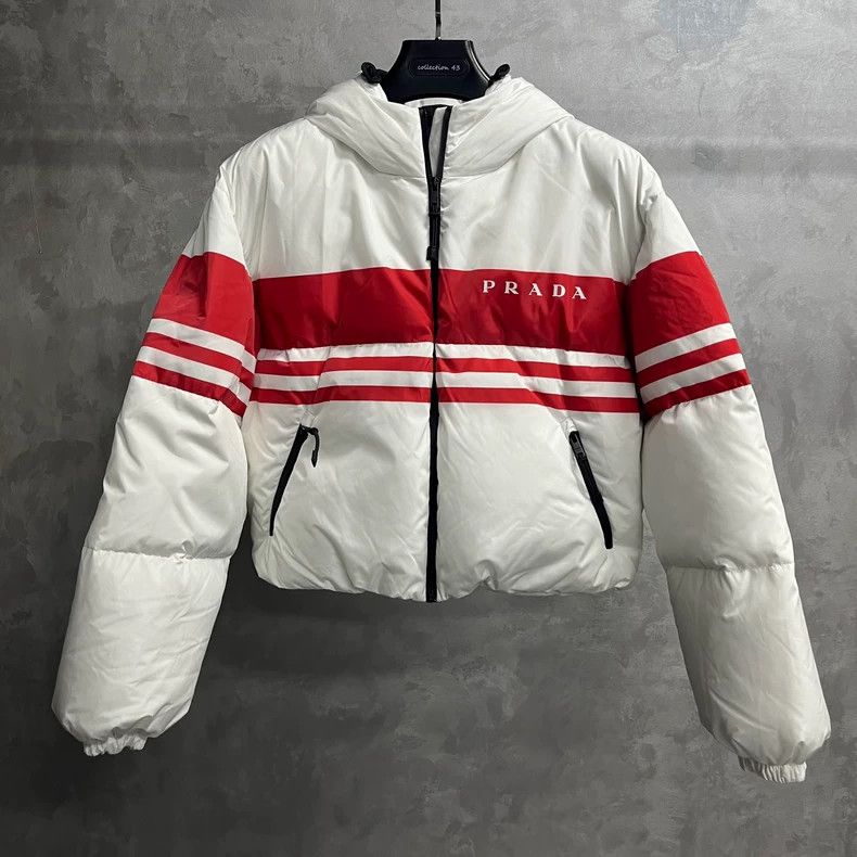 Prada The latest white printed striped solid color hooded d