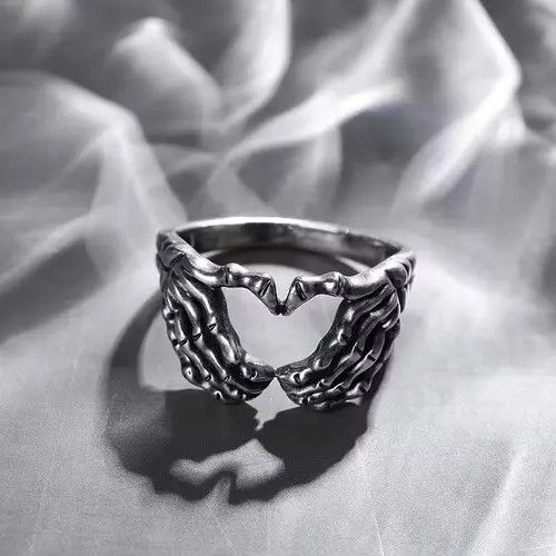 Jewelry Skull Hand With Heart-Shaped Ring Size ONE SIZE - 3 Thumbnail