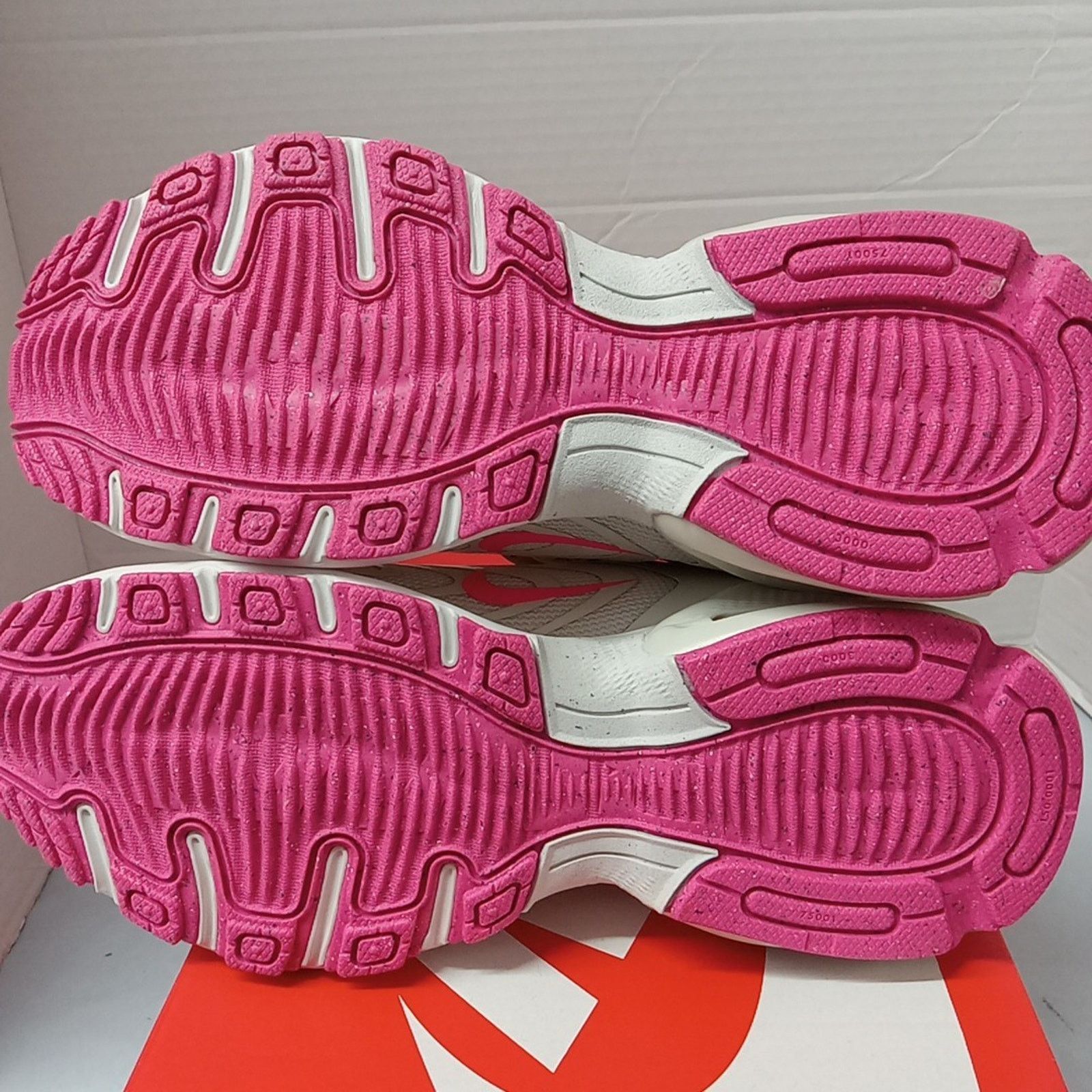 Nike Nike Air Max Fire Girl Size 6Y Women 7.5 Pink/Light Bone NEW Size US 7.5 / IT 37.5 - 8 Thumbnail