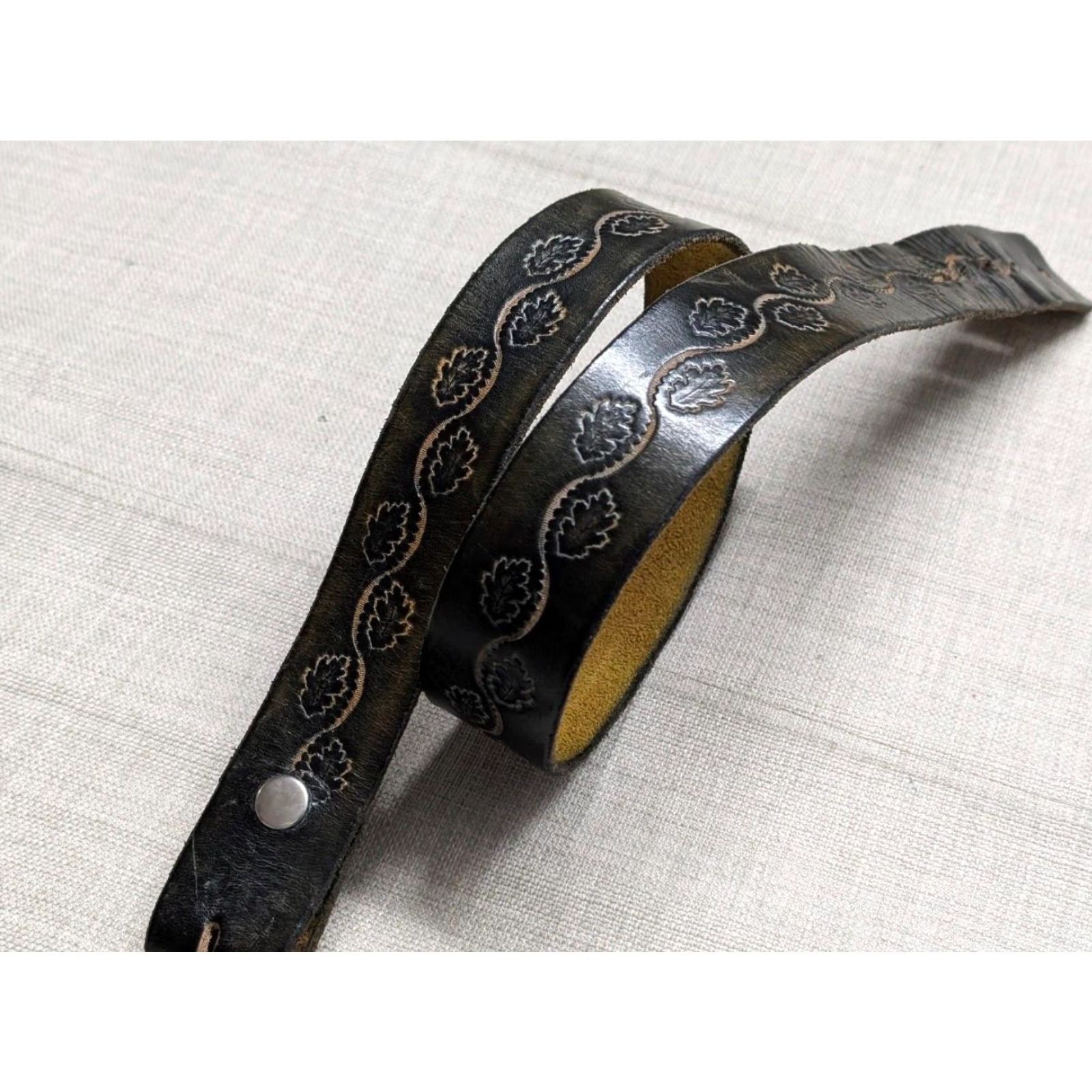 Vintage VINTAGE handcrafted western belt Oak Leaves cowhide leather 32 belt Mens Brown 1-5/8" width 36.5" total length 32.5-36.5 holes Size 32 - 7 Thumbnail