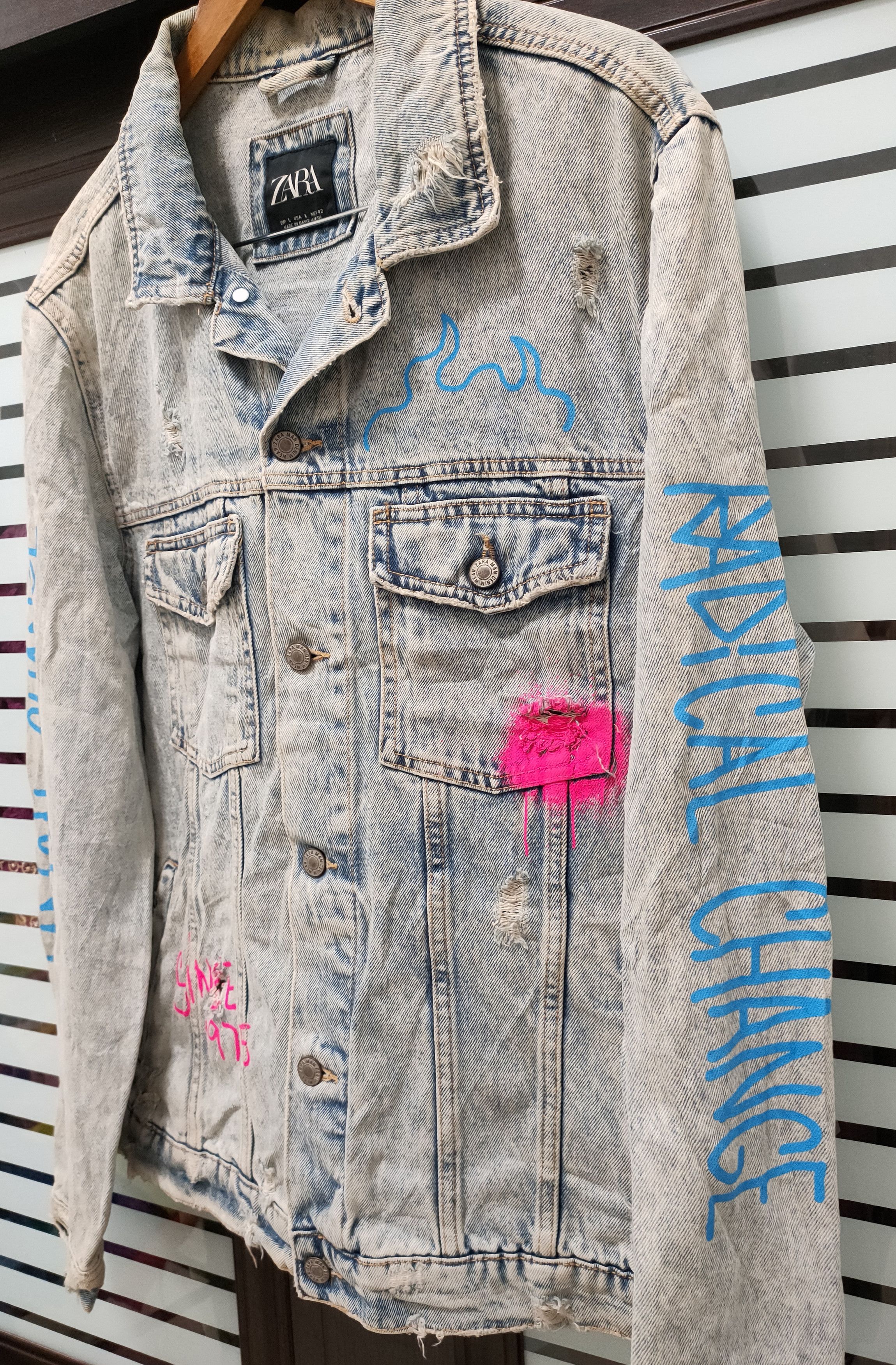 Zara 💥Zara Distressed Denim Jacket💥 Size US L / EU 52-54 / 3 - 6 Thumbnail